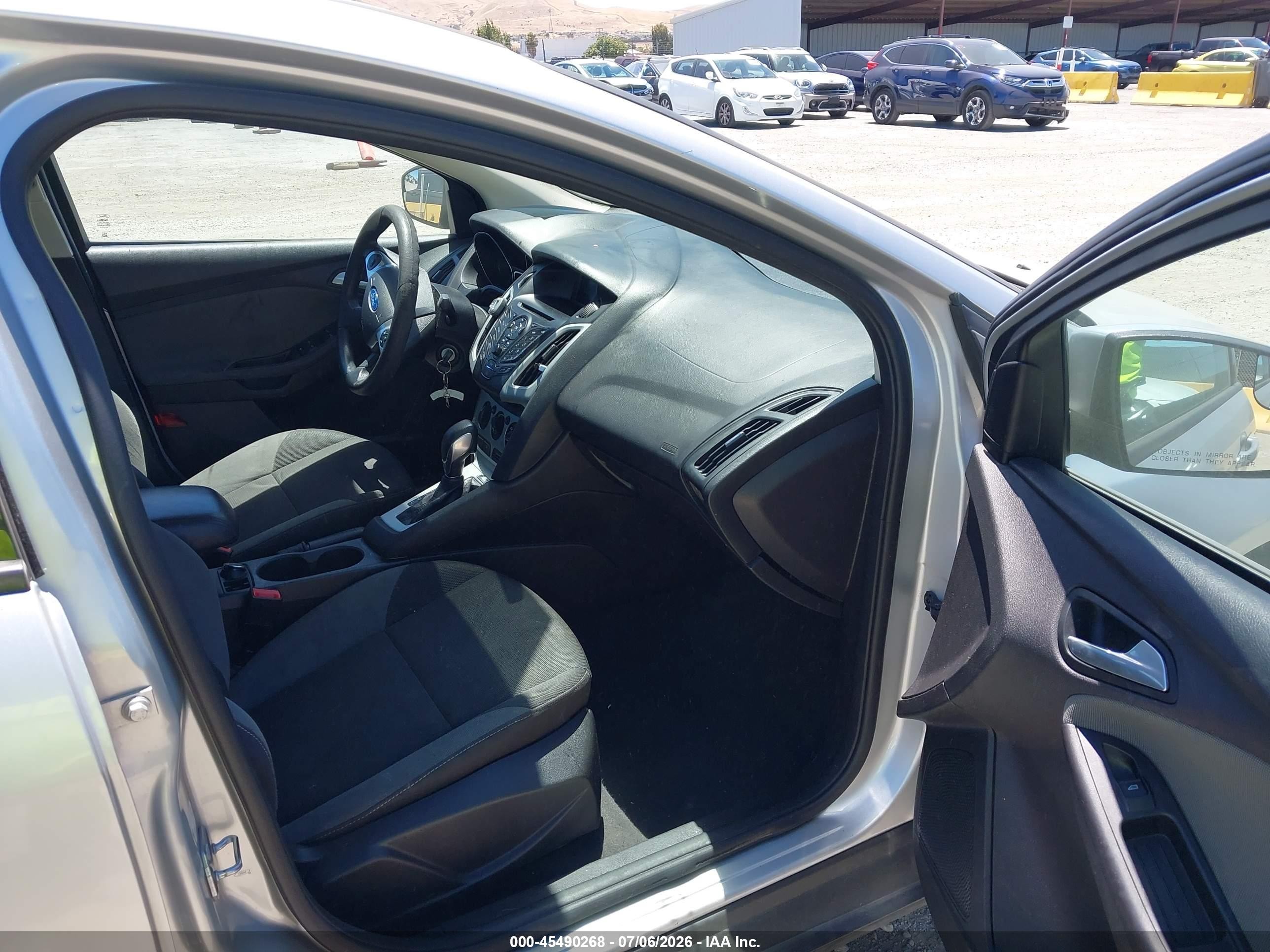 2014 Ford Focus Se Серый vin: 1FADP3F25EL374543
