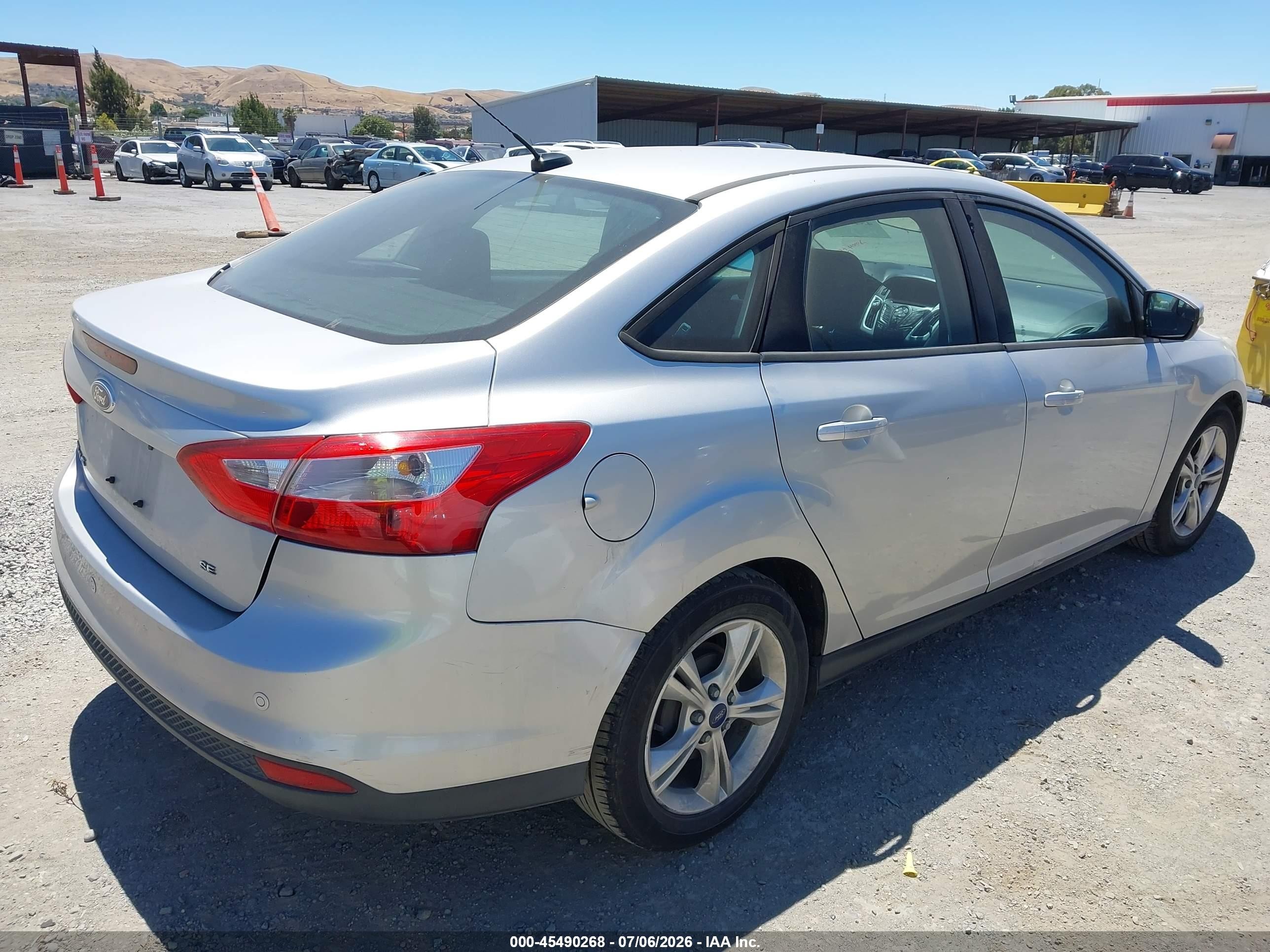 2014 Ford Focus Se Серый vin: 1FADP3F25EL374543
