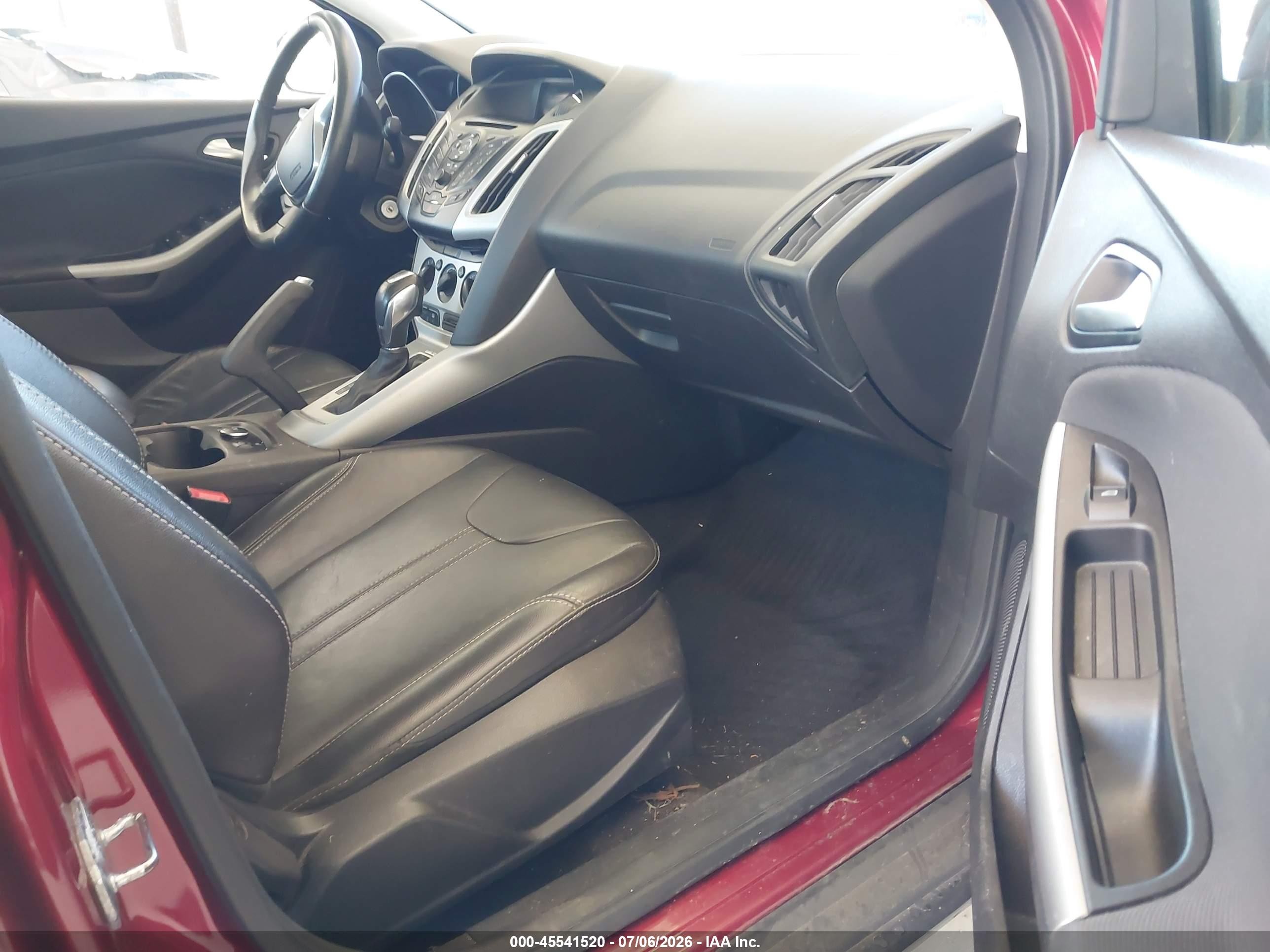 2014 Ford Focus Se Бордовый vin: 1FADP3F25EL420632