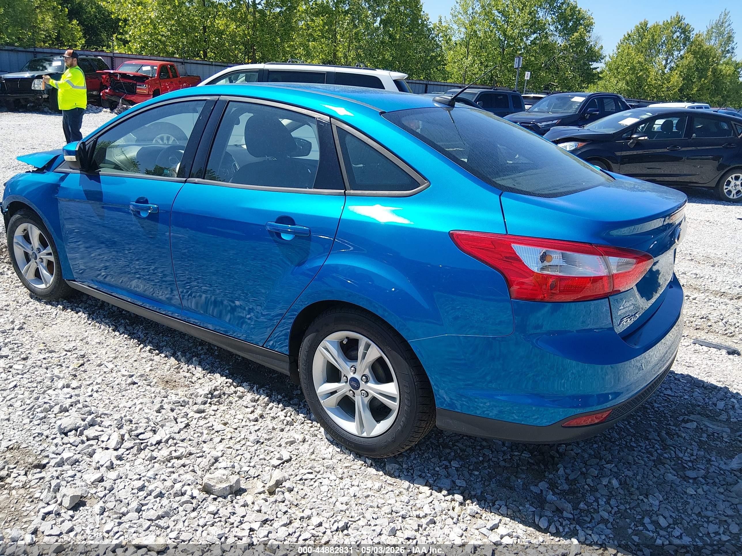 2014 Ford Focus Se Blue vin: 1FADP3F25EL447779