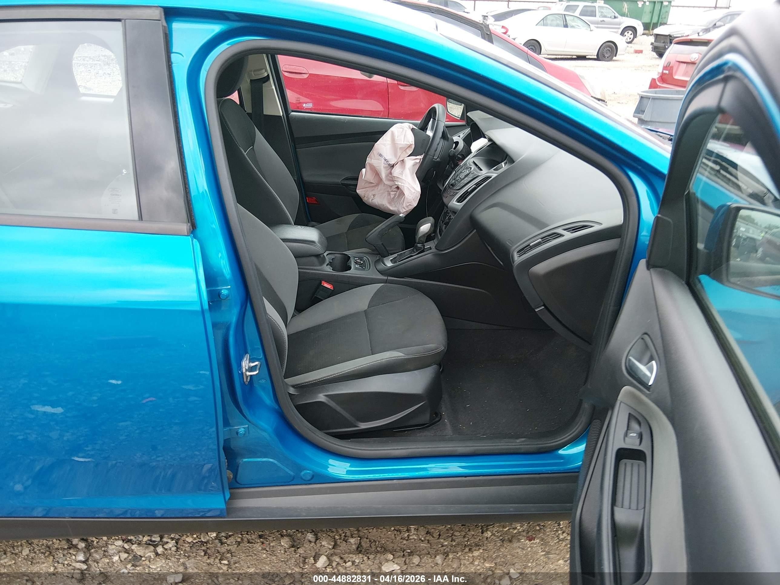 2014 Ford Focus Se Blue vin: 1FADP3F25EL447779