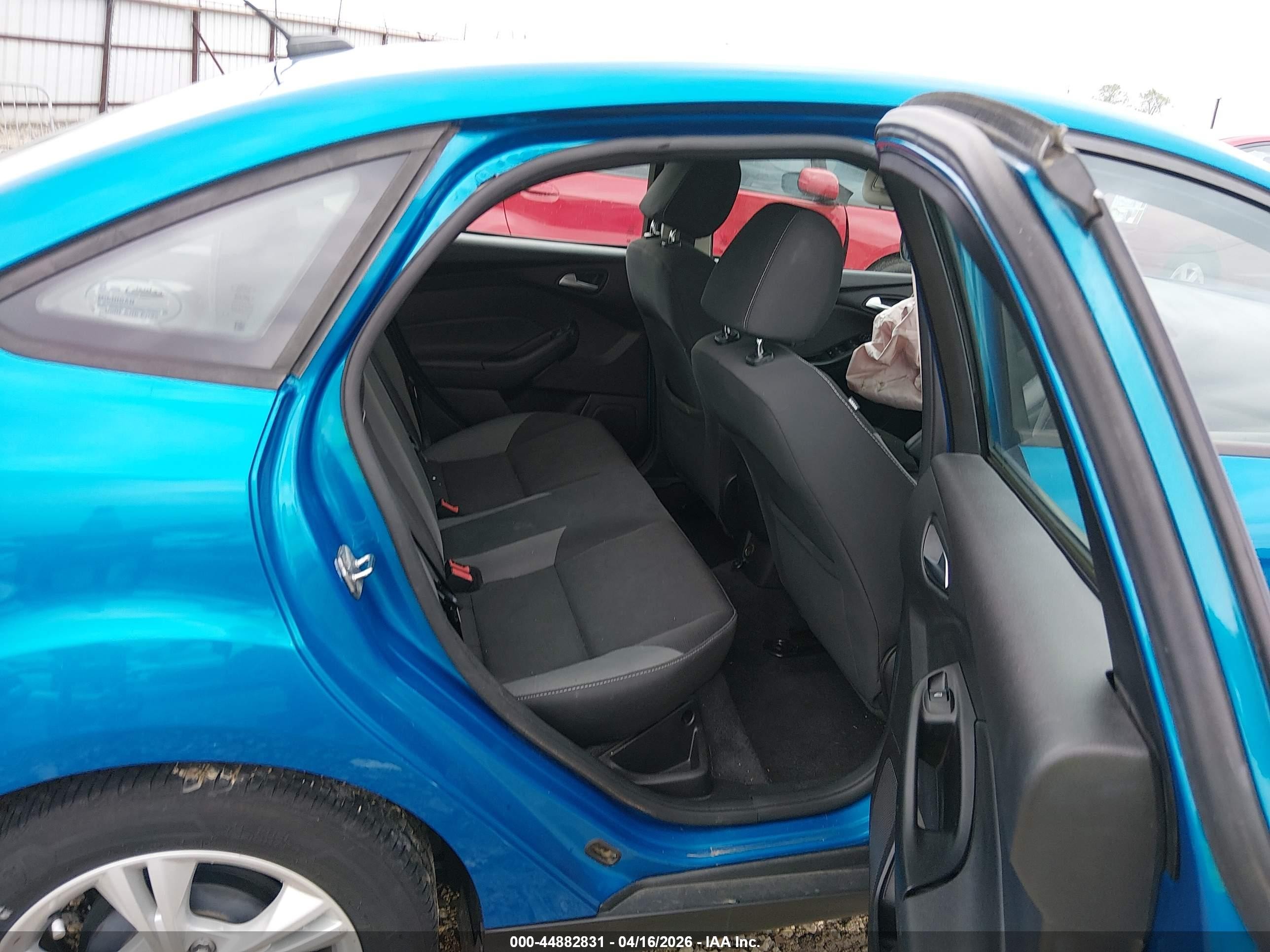 2014 Ford Focus Se Blue vin: 1FADP3F25EL447779