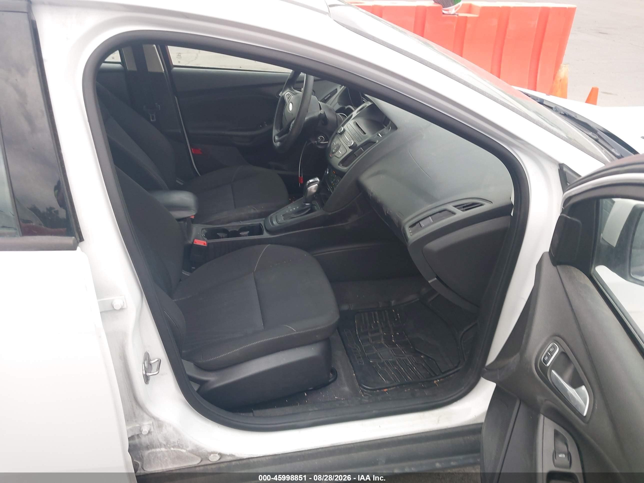 2015 Ford Focus Se White vin: 1FADP3F25FL202630
