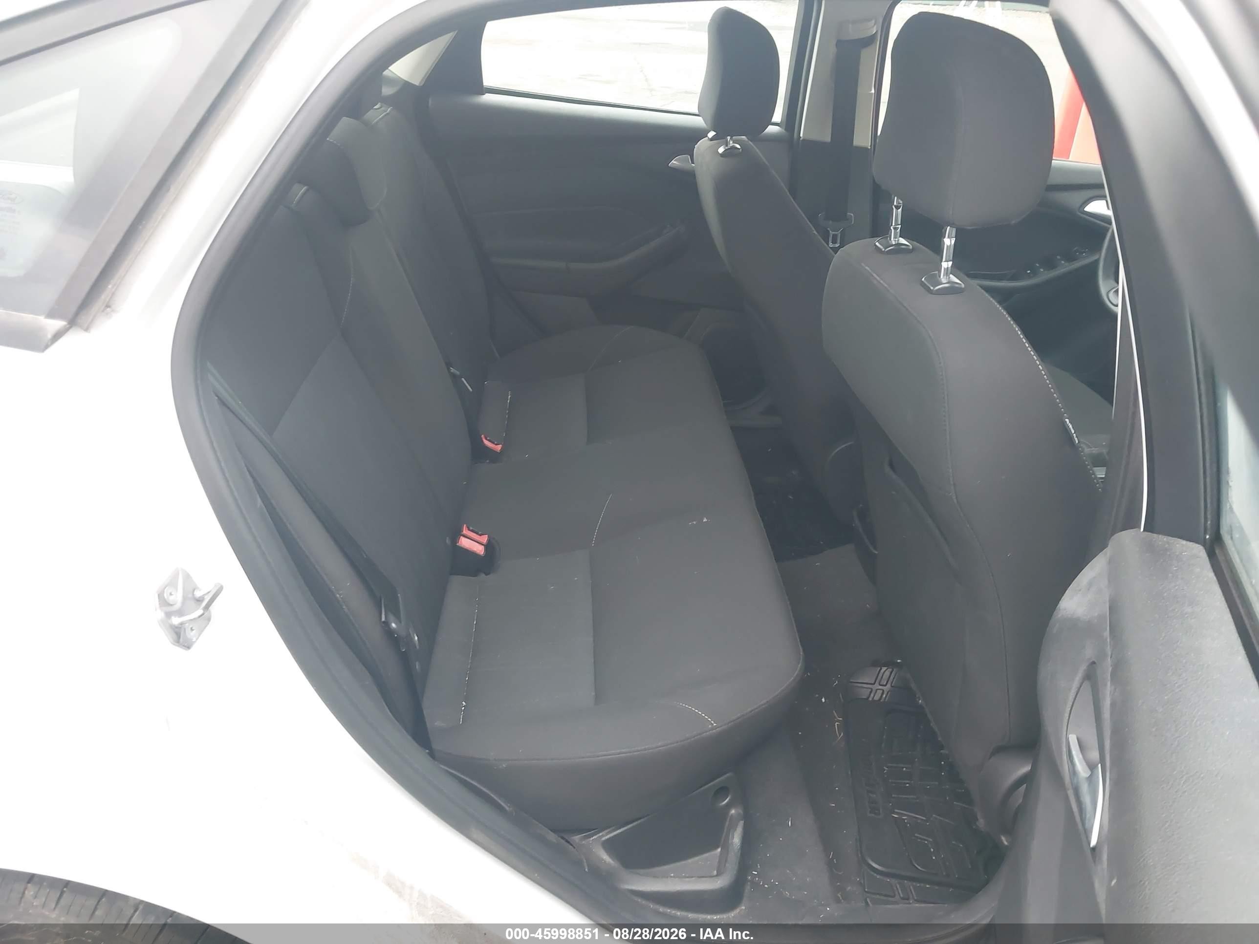 2015 Ford Focus Se White vin: 1FADP3F25FL202630