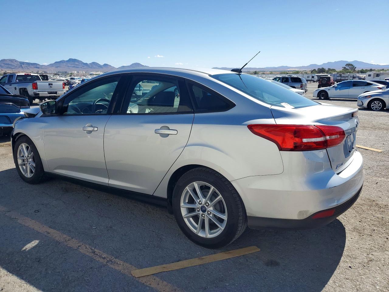 2015 Ford Focus Se Silver vin: 1FADP3F25FL221548