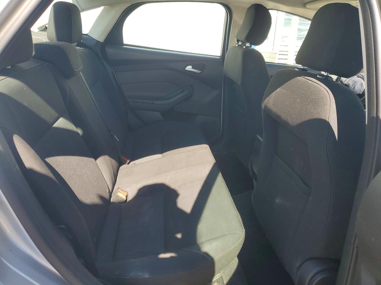 2015 Ford Focus Se Silver vin: 1FADP3F25FL221548