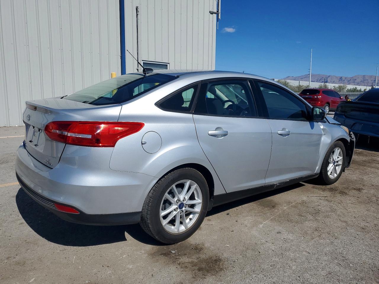 2015 Ford Focus Se Silver vin: 1FADP3F25FL221548