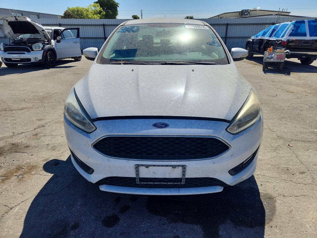 2015 Ford Focus Se White vin: 1FADP3F25FL221775
