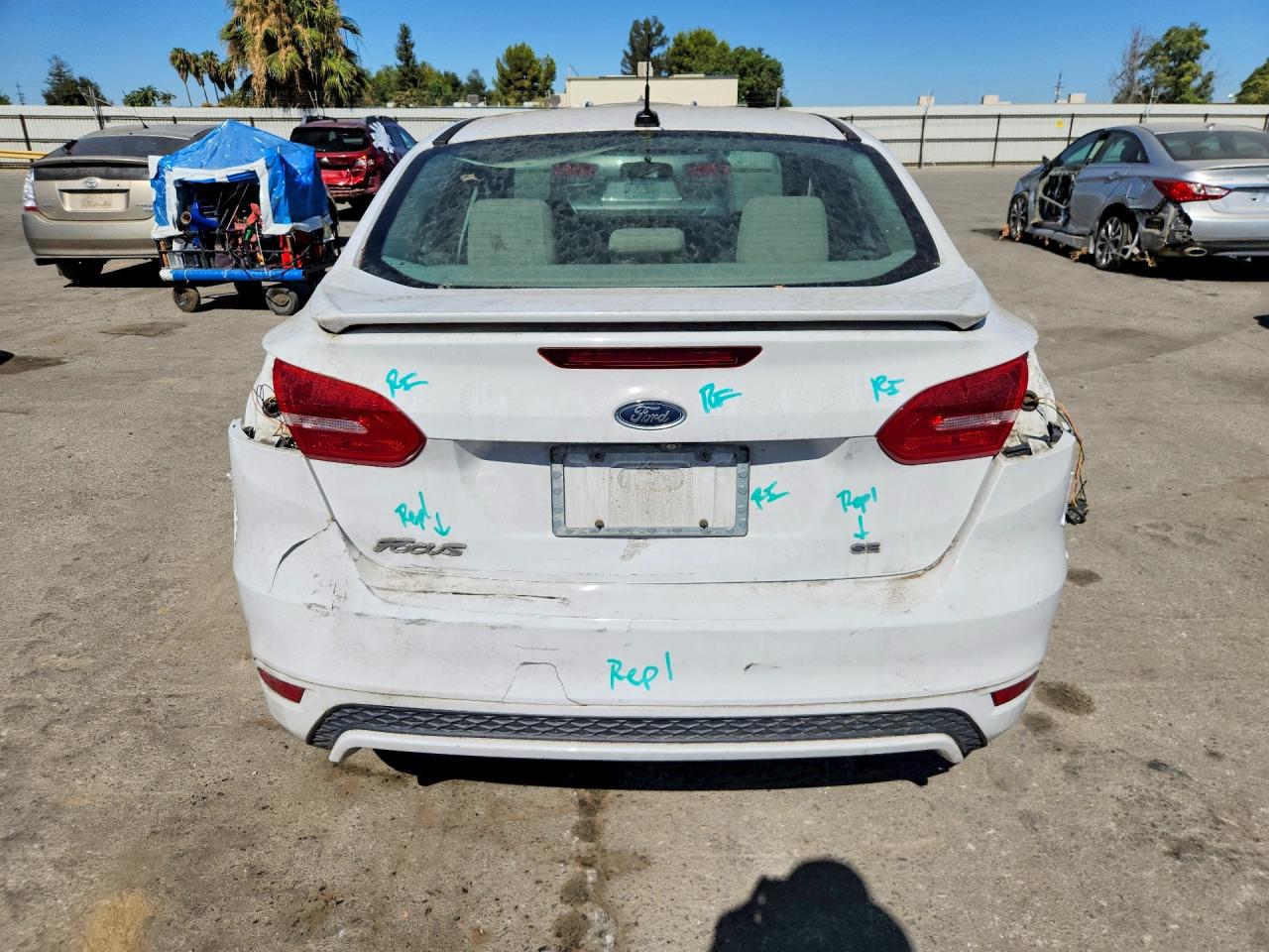 2015 Ford Focus Se White vin: 1FADP3F25FL221775
