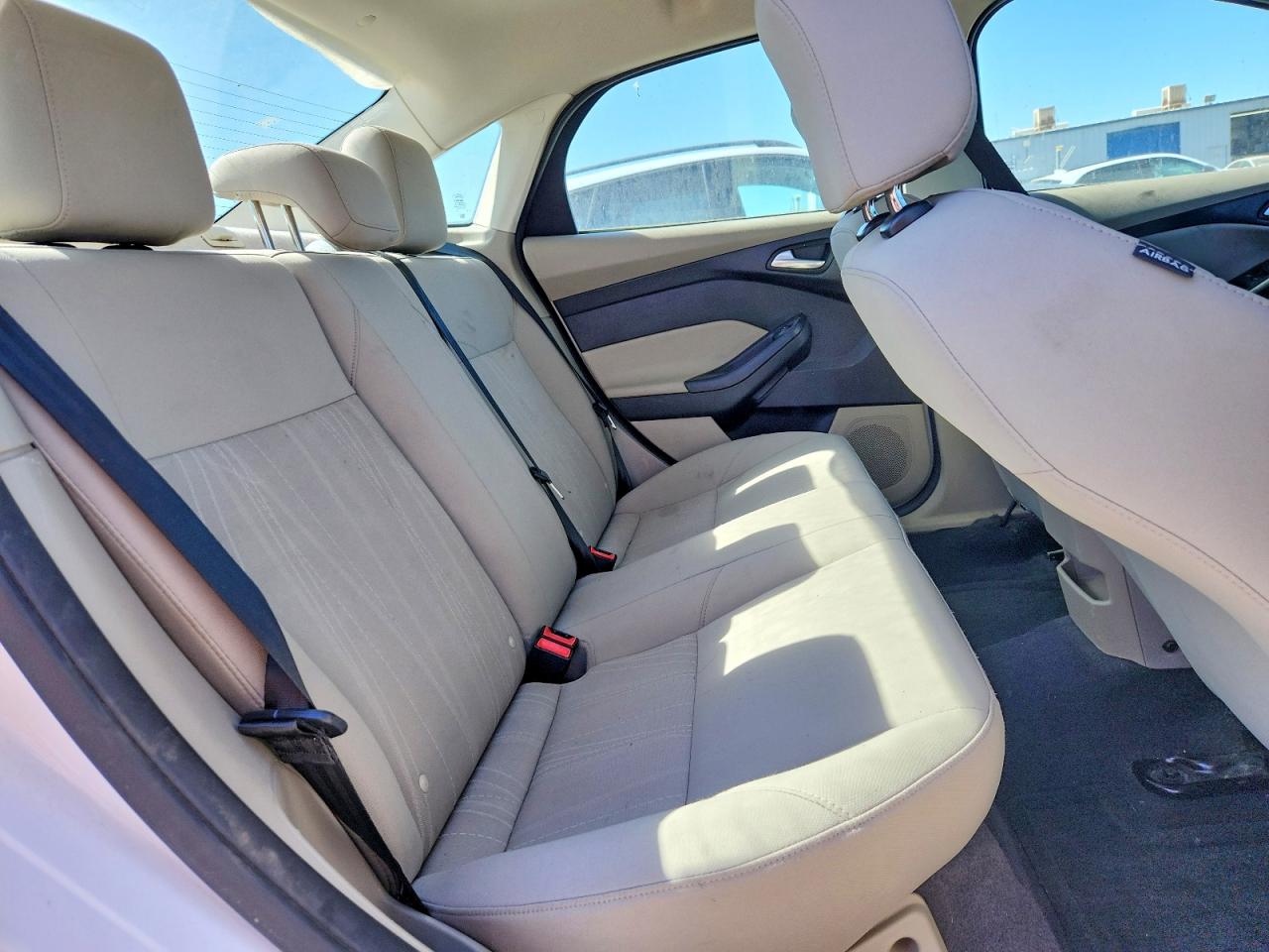 2015 Ford Focus Se White vin: 1FADP3F25FL221775