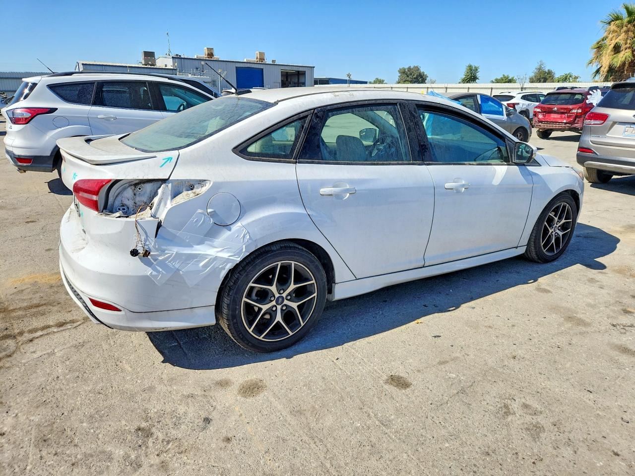 2015 Ford Focus Se White vin: 1FADP3F25FL221775