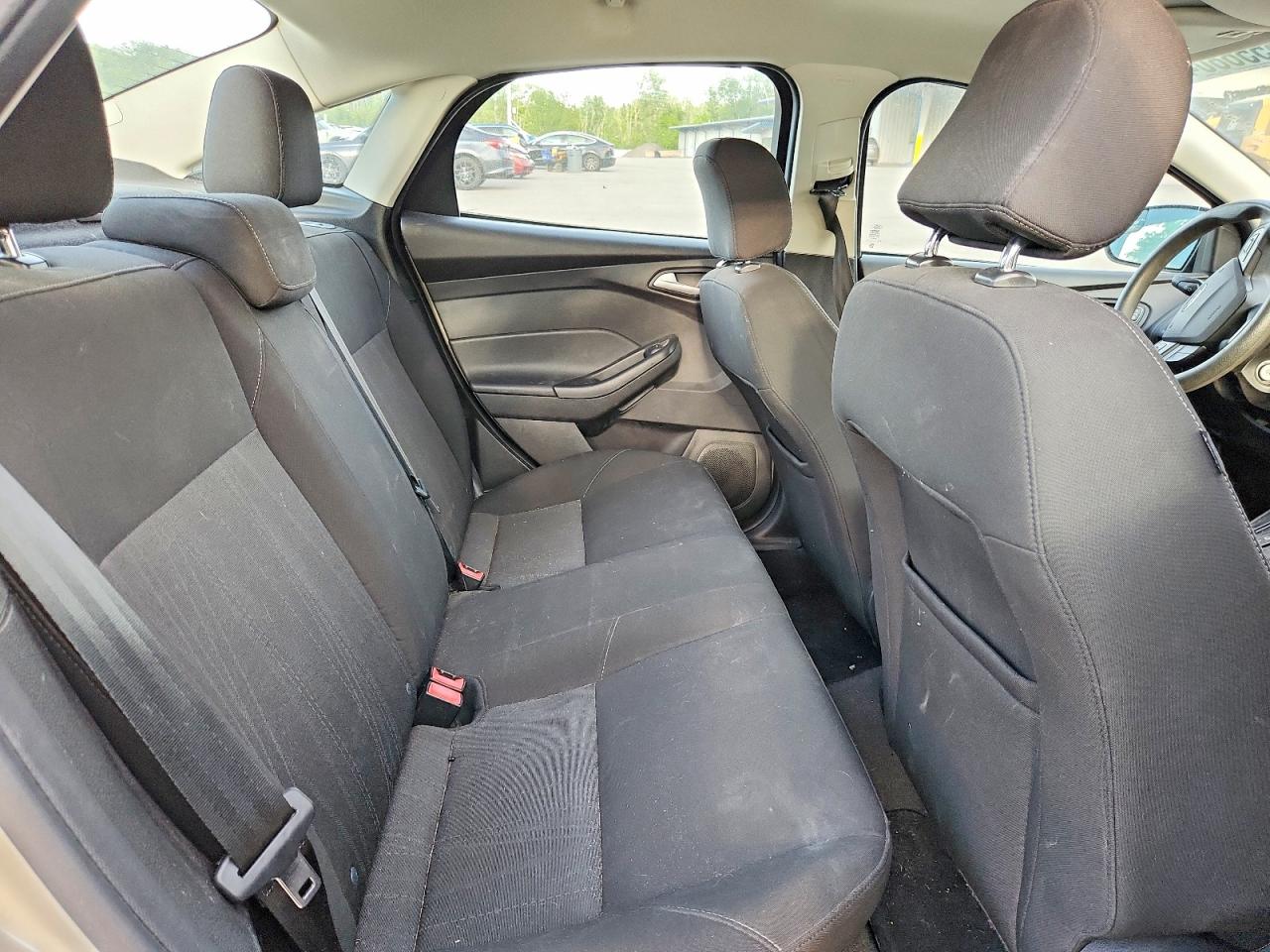 2015 Ford Focus Se Tan vin: 1FADP3F25FL228466