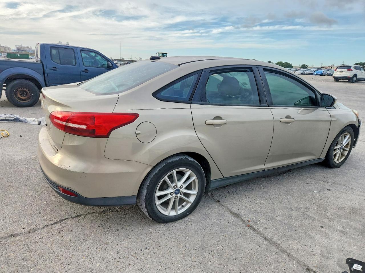 2015 Ford Focus Se Beige vin: 1FADP3F25FL230444