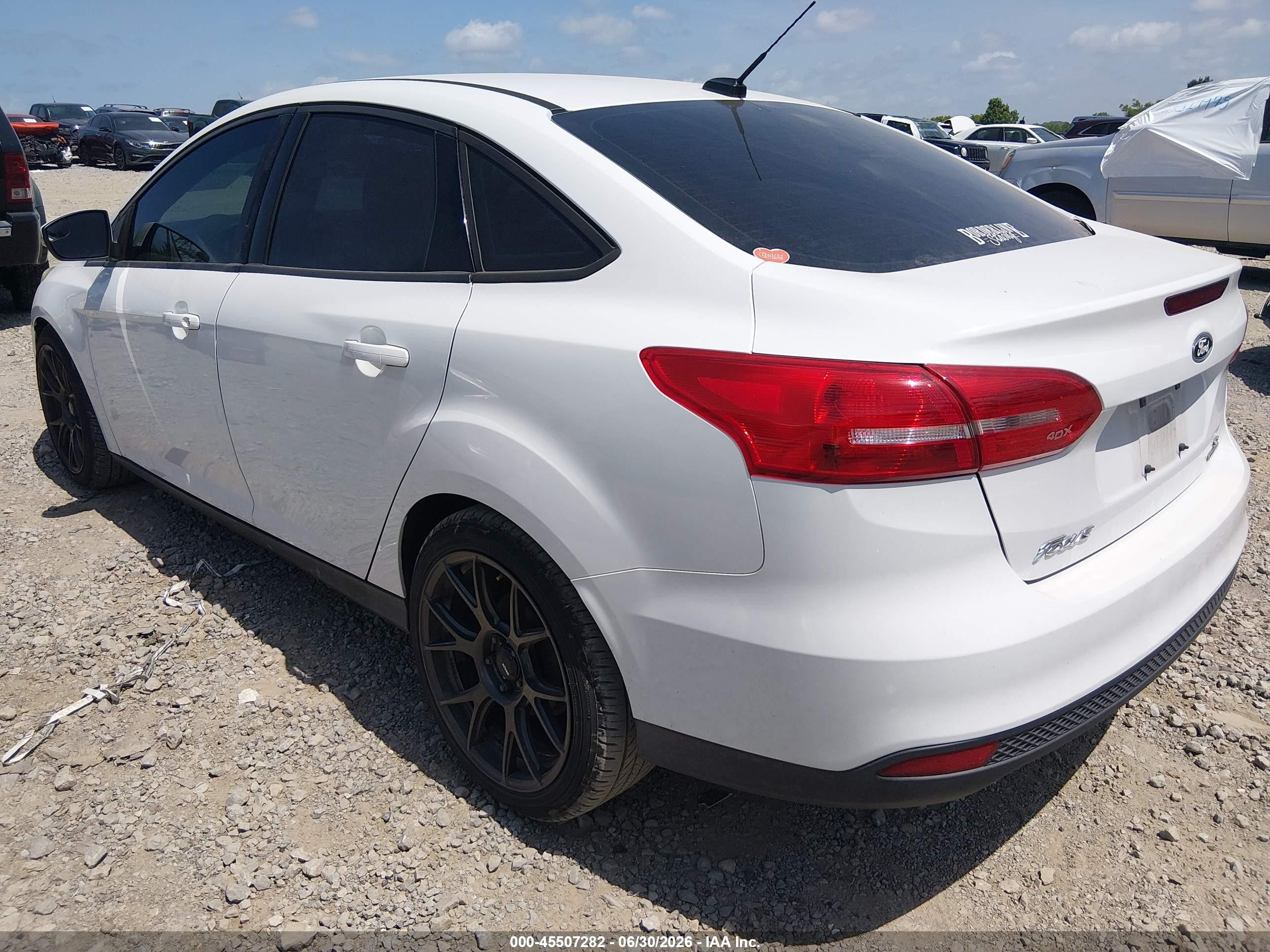 2015 Ford Focus Se White vin: 1FADP3F25FL244537