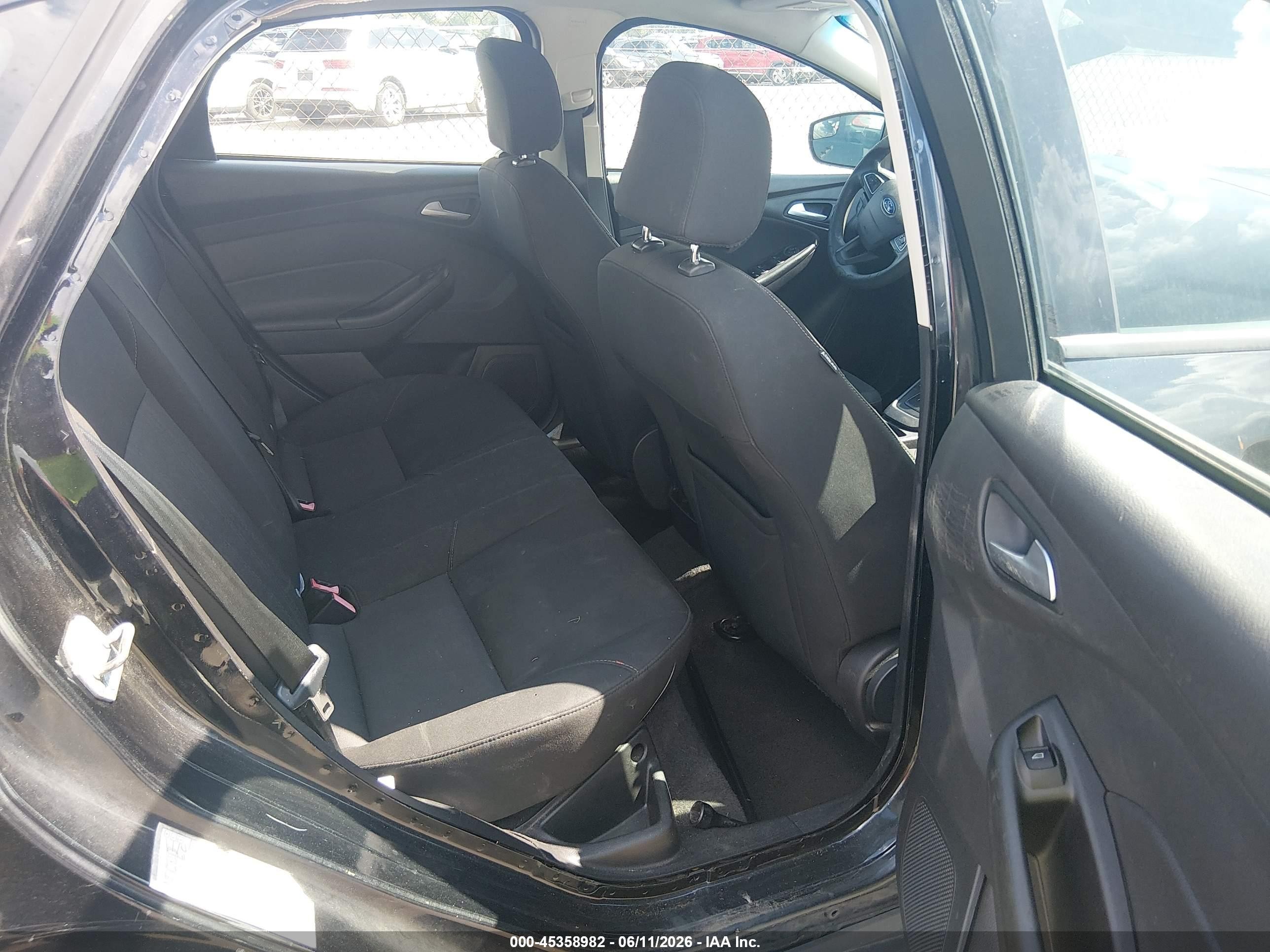 2015 Ford Focus Se Черный vin: 1FADP3F25FL244943