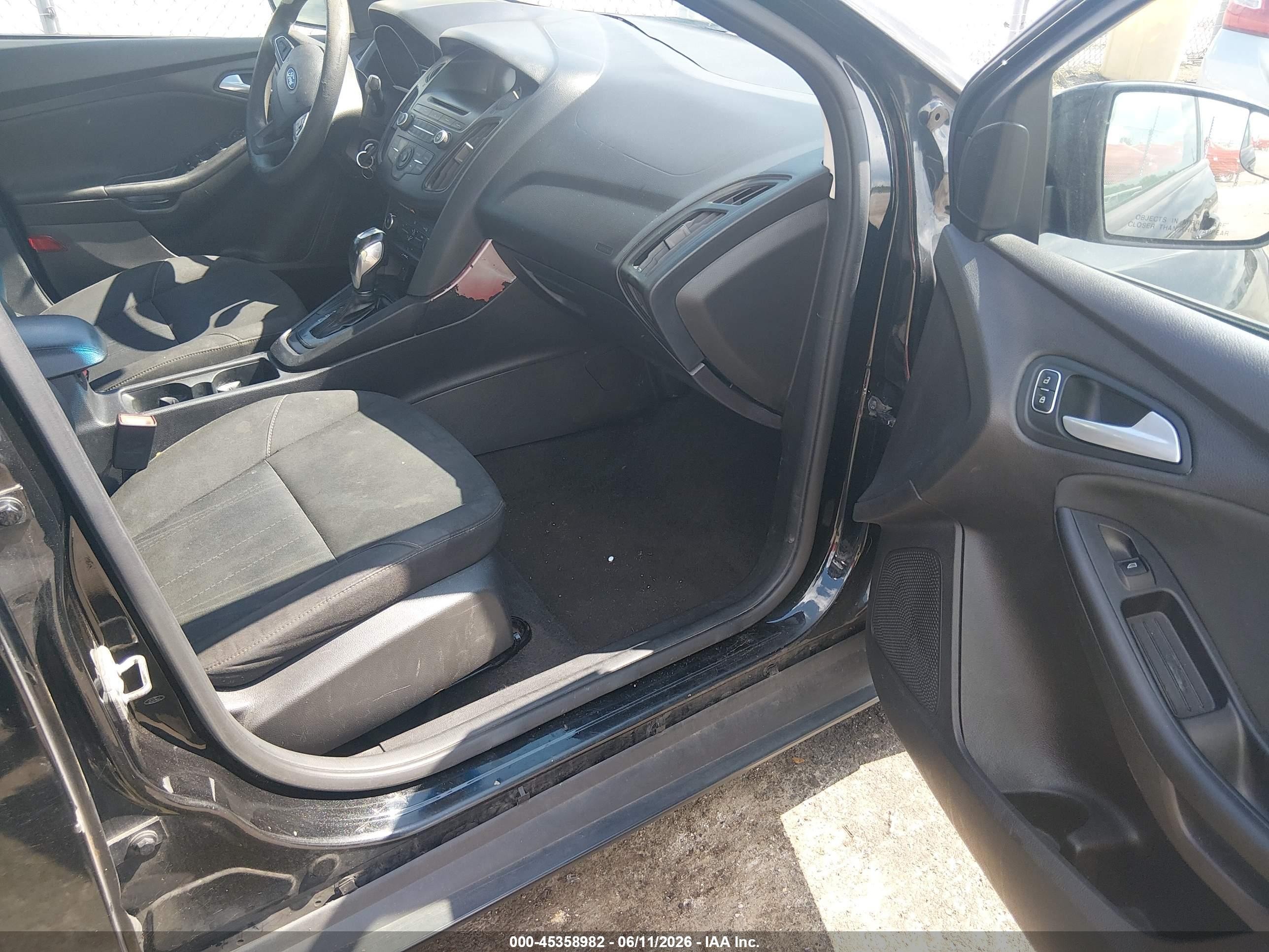 2015 Ford Focus Se Черный vin: 1FADP3F25FL244943