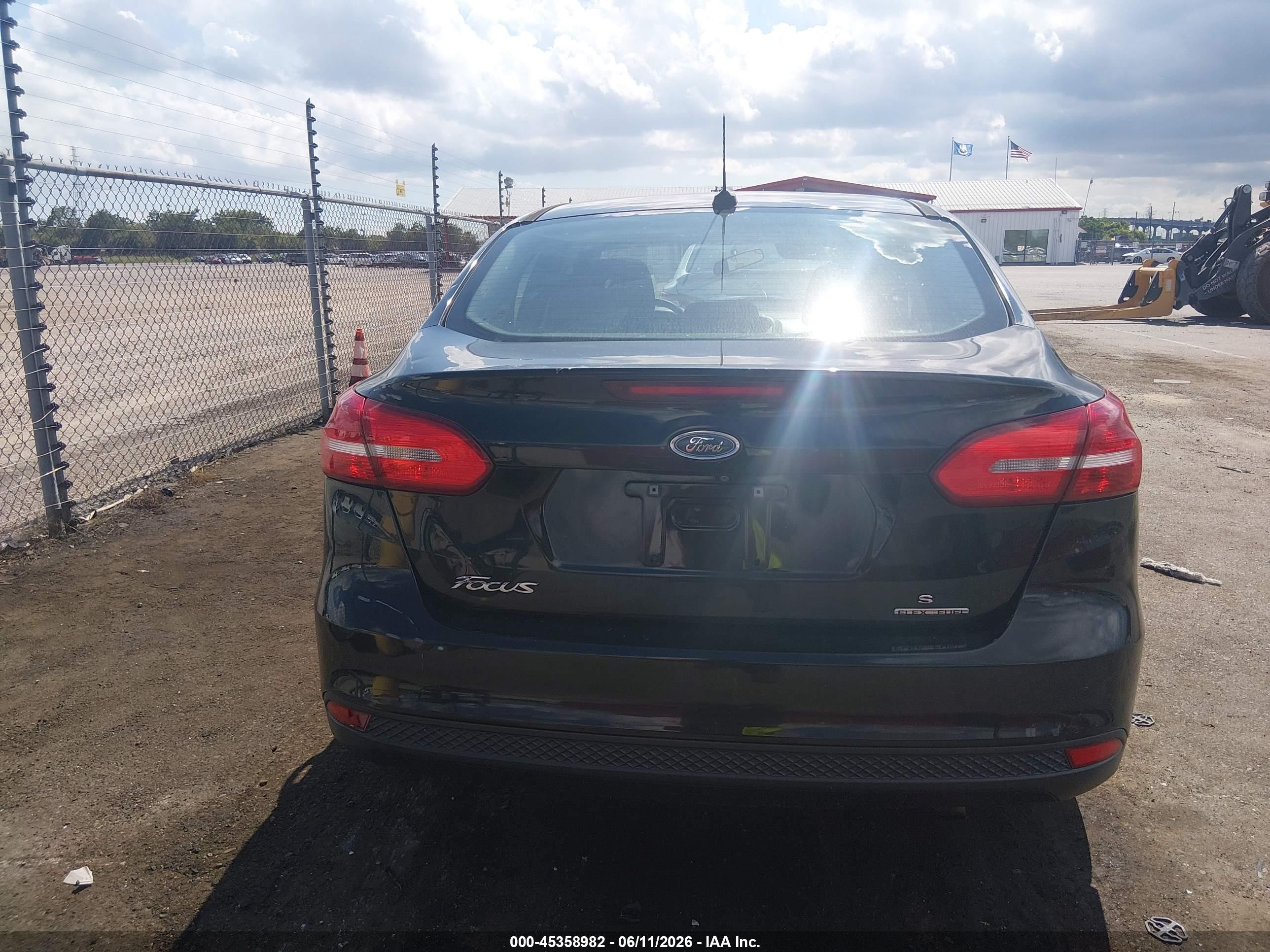 2015 Ford Focus Se Черный vin: 1FADP3F25FL244943