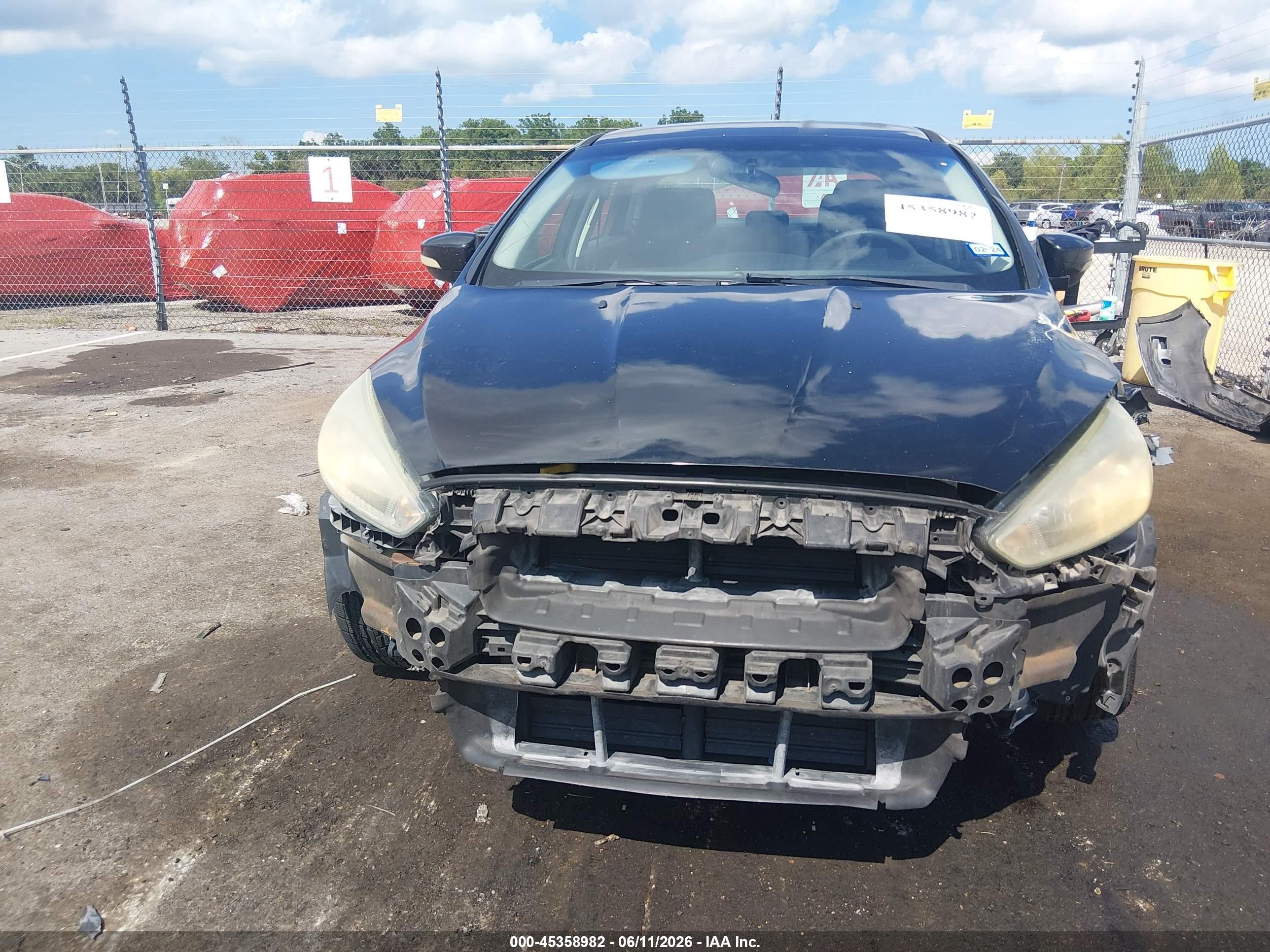2015 Ford Focus Se Черный vin: 1FADP3F25FL244943