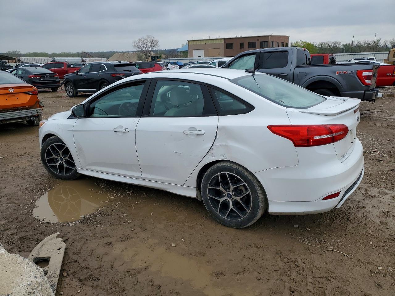2015 Ford Focus Se White vin: 1FADP3F25FL249091