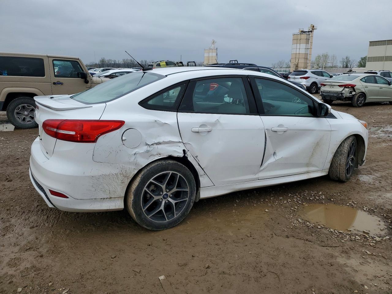 2015 Ford Focus Se White vin: 1FADP3F25FL249091