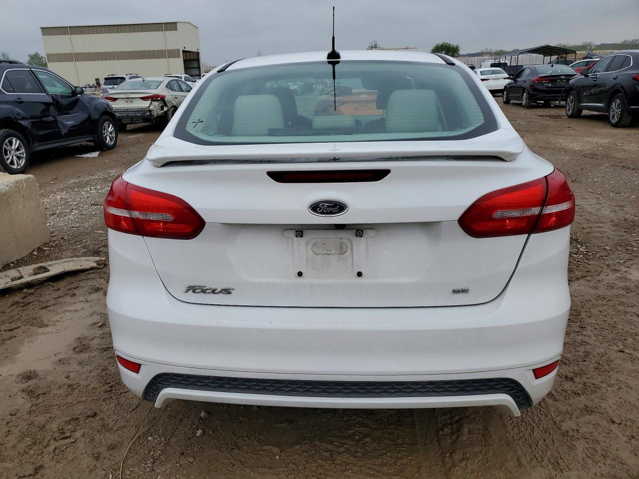 2015 Ford Focus Se White vin: 1FADP3F25FL249091