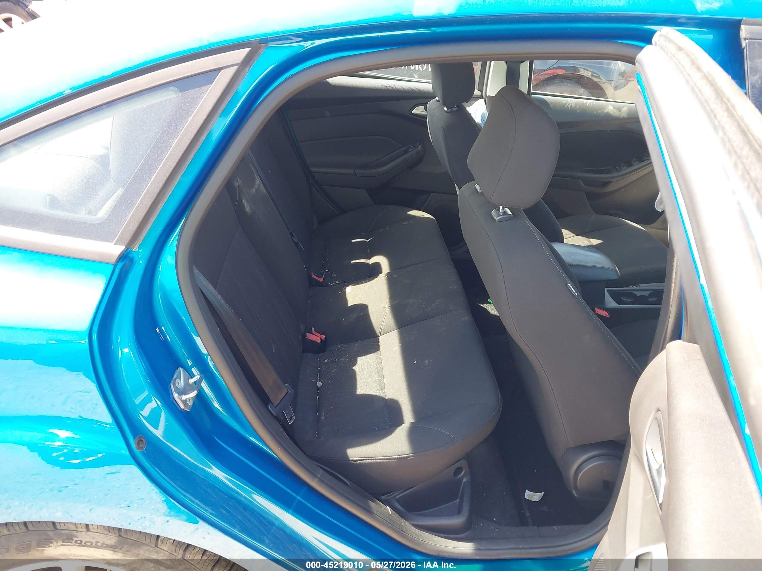 2015 Ford Focus Se Blue vin: 1FADP3F25FL253433