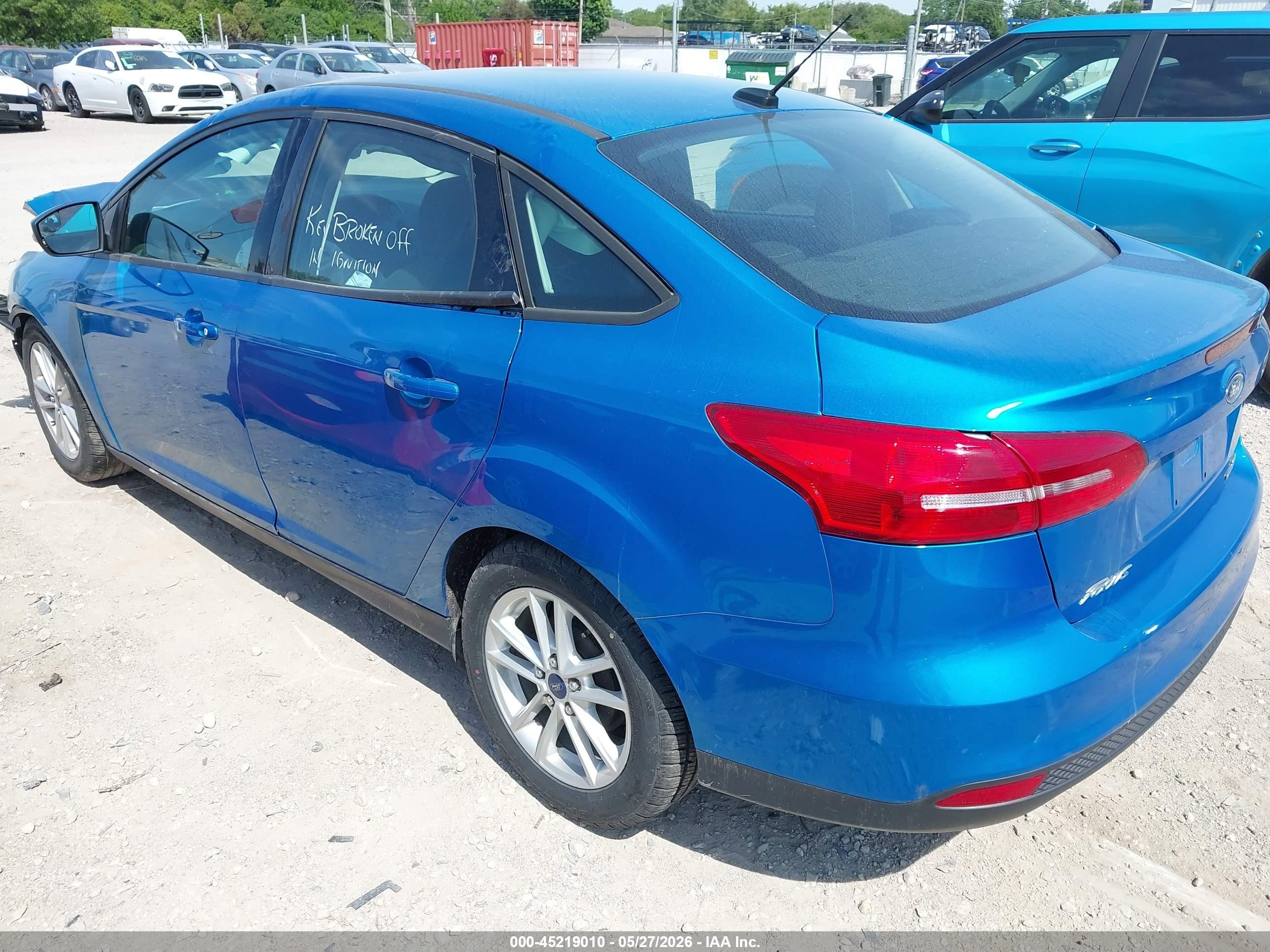 2015 Ford Focus Se Blue vin: 1FADP3F25FL253433