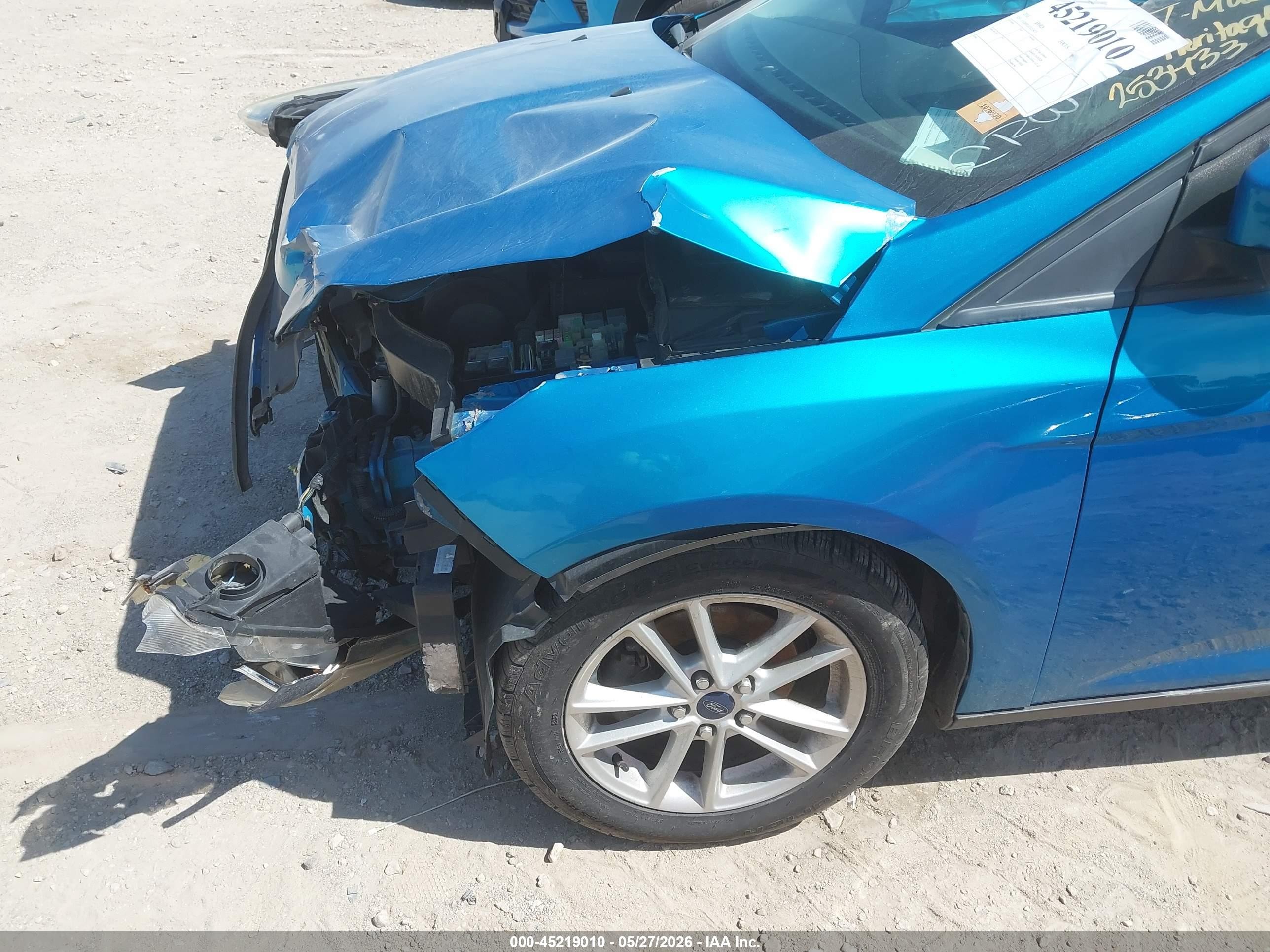 2015 Ford Focus Se Blue vin: 1FADP3F25FL253433
