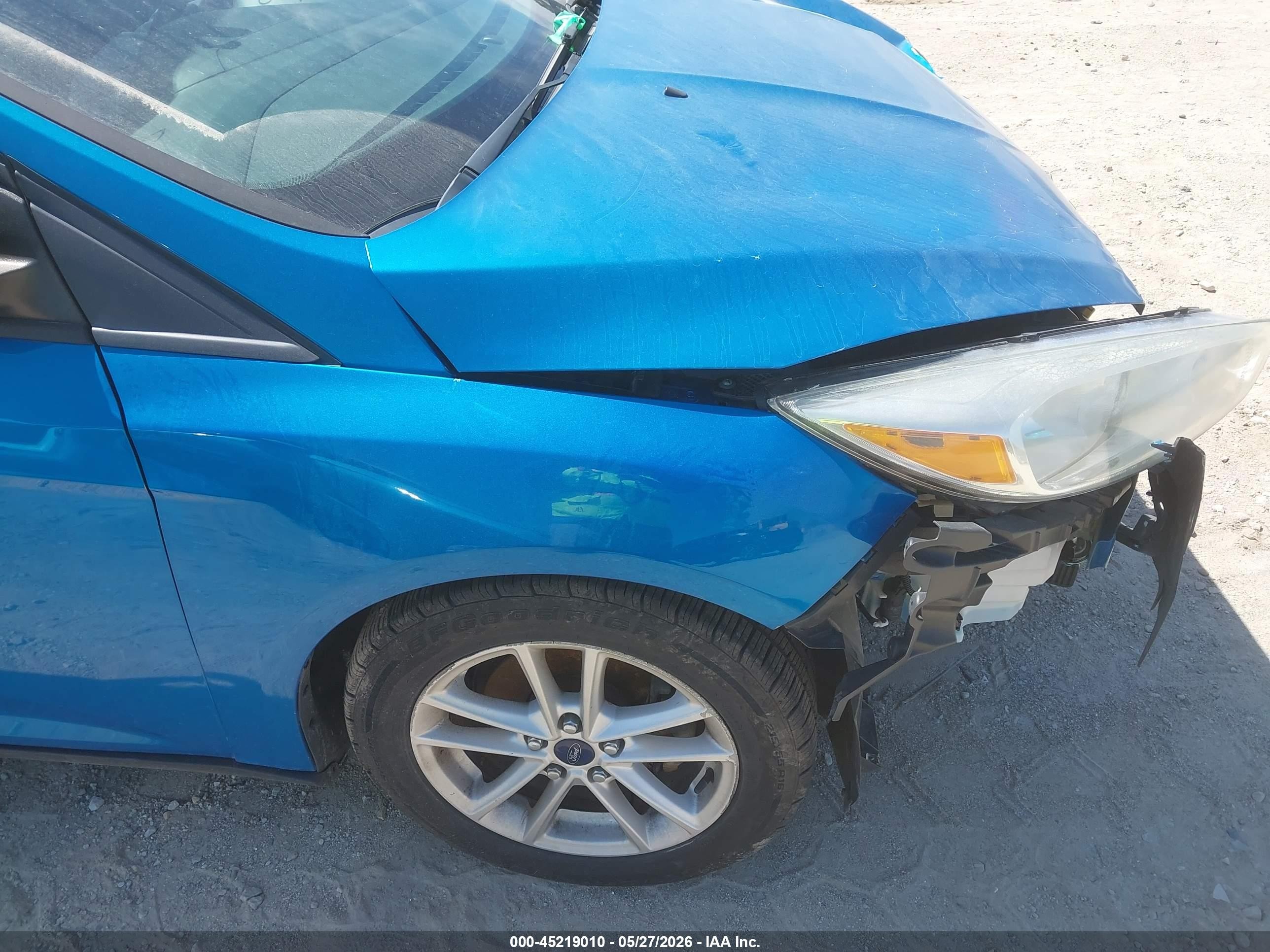 2015 Ford Focus Se Blue vin: 1FADP3F25FL253433