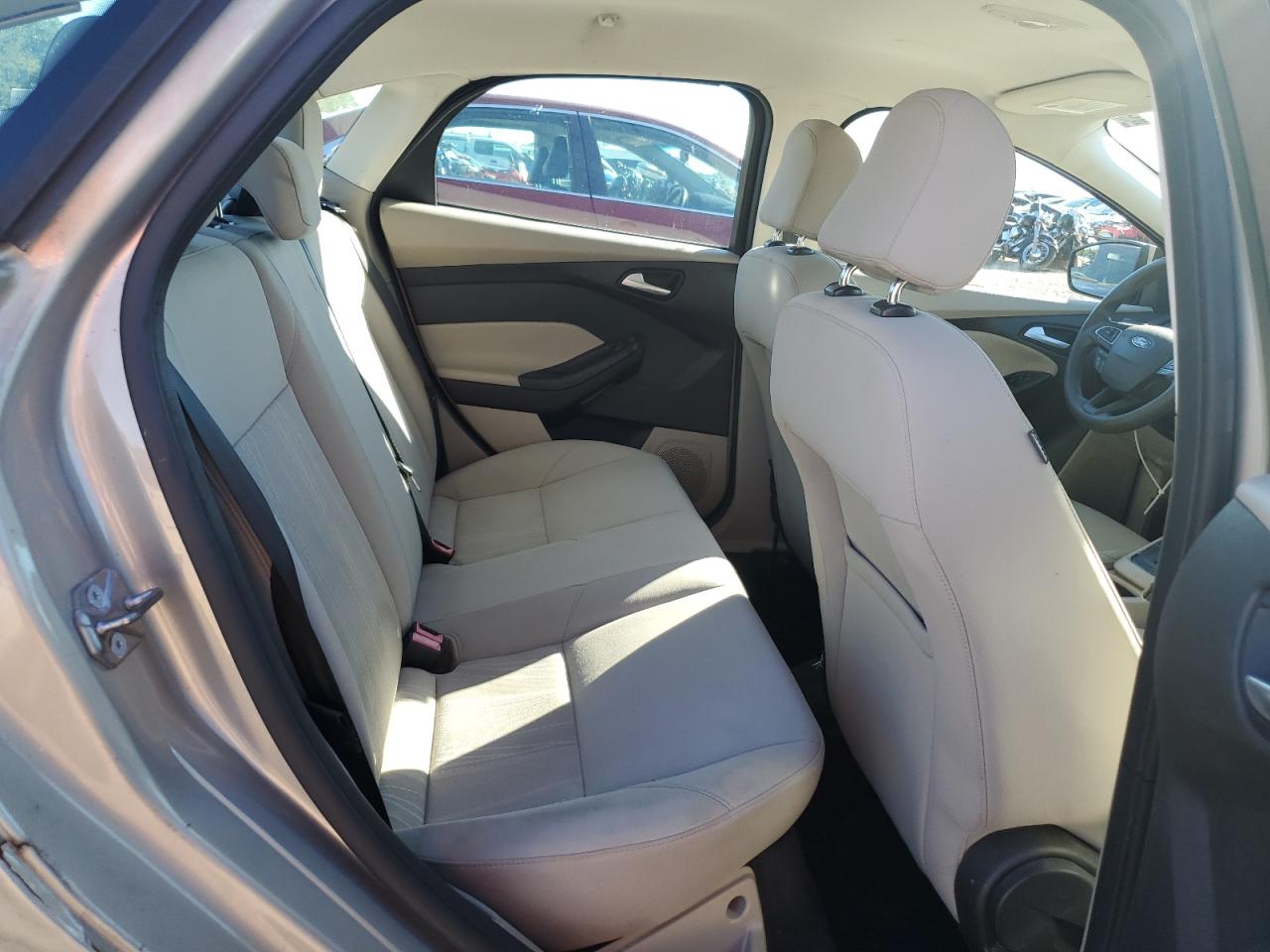 2015 Ford Focus Se Tan vin: 1FADP3F25FL259104