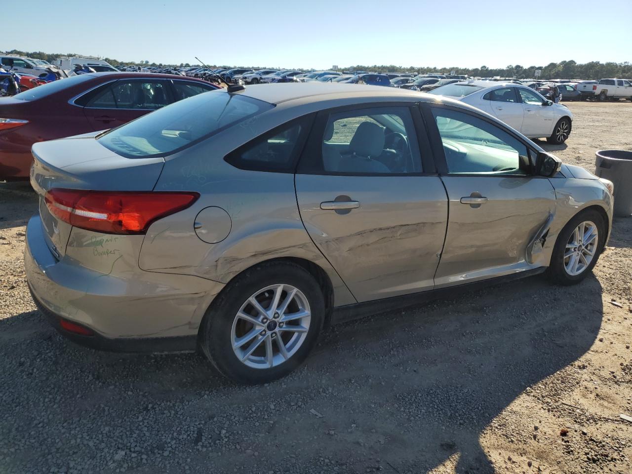 2015 Ford Focus Se Tan vin: 1FADP3F25FL259104
