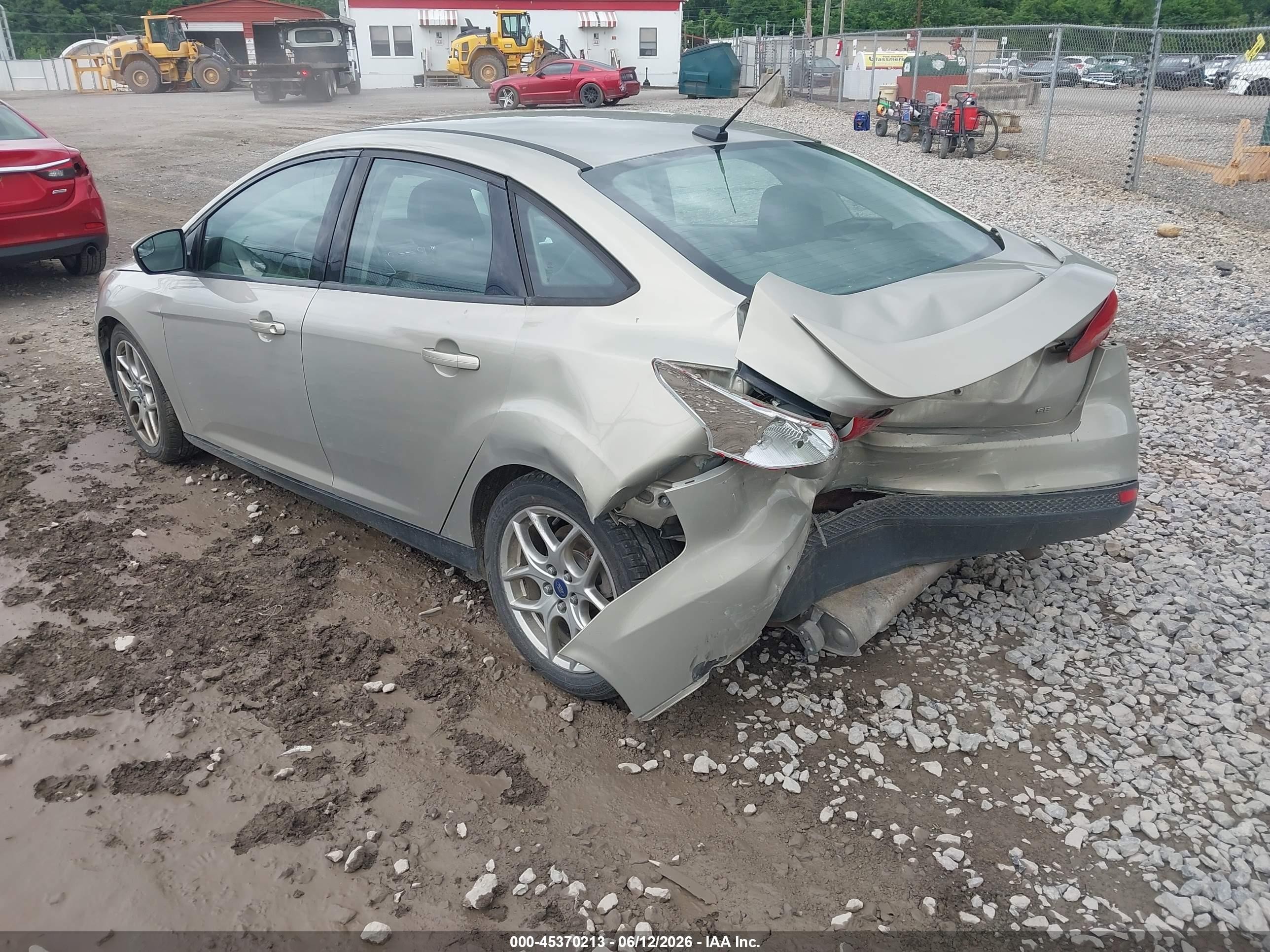 2015 Ford Focus Se Gold vin: 1FADP3F25FL260267