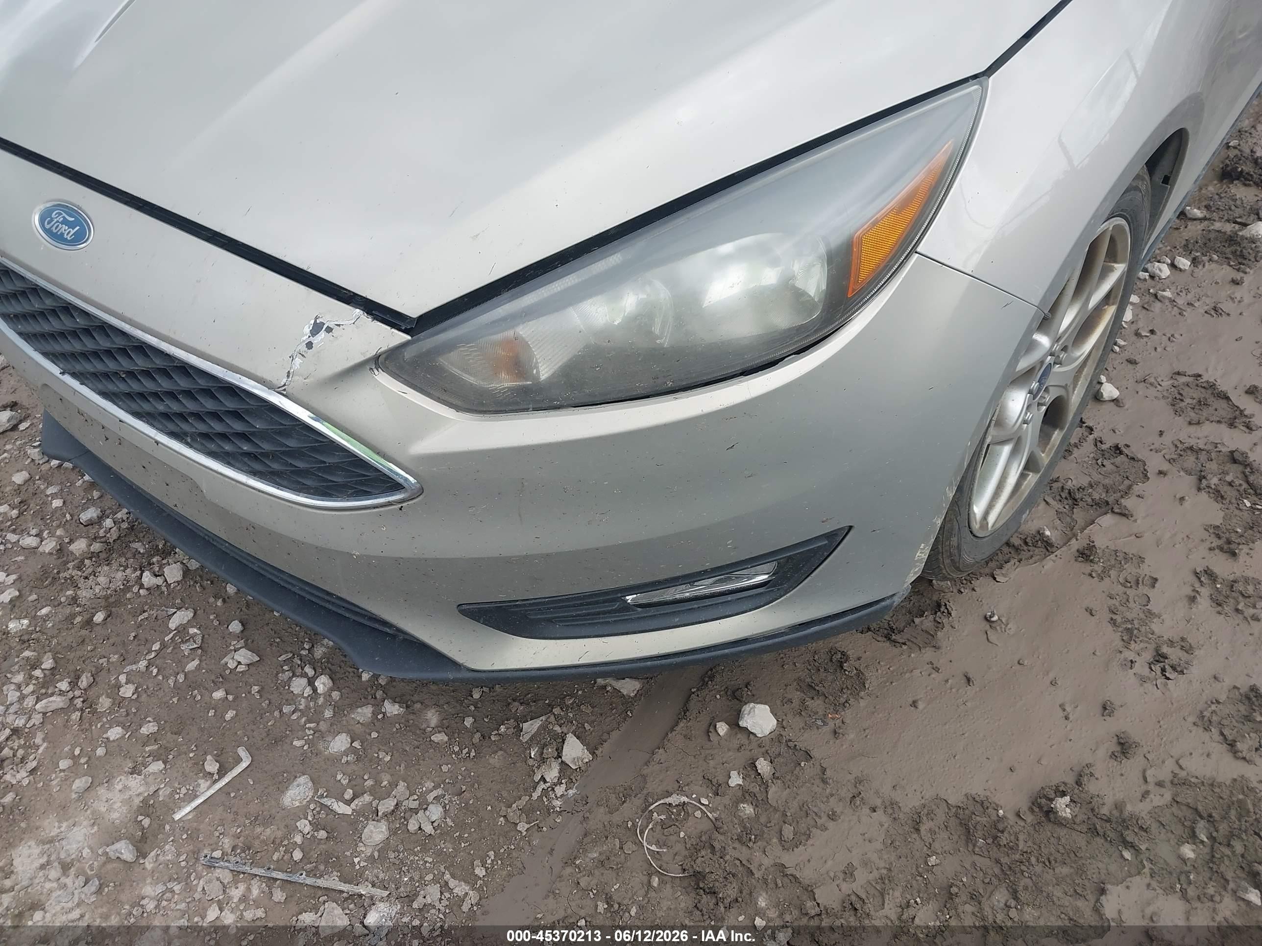 2015 Ford Focus Se Gold vin: 1FADP3F25FL260267