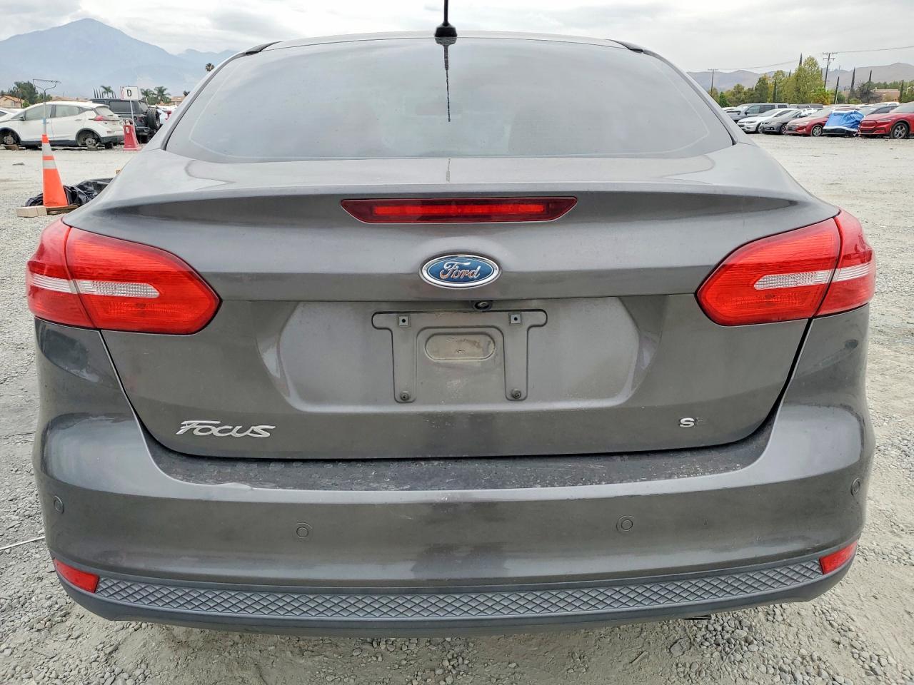 2015 Ford Focus Se Charcoal vin: 1FADP3F25FL261838