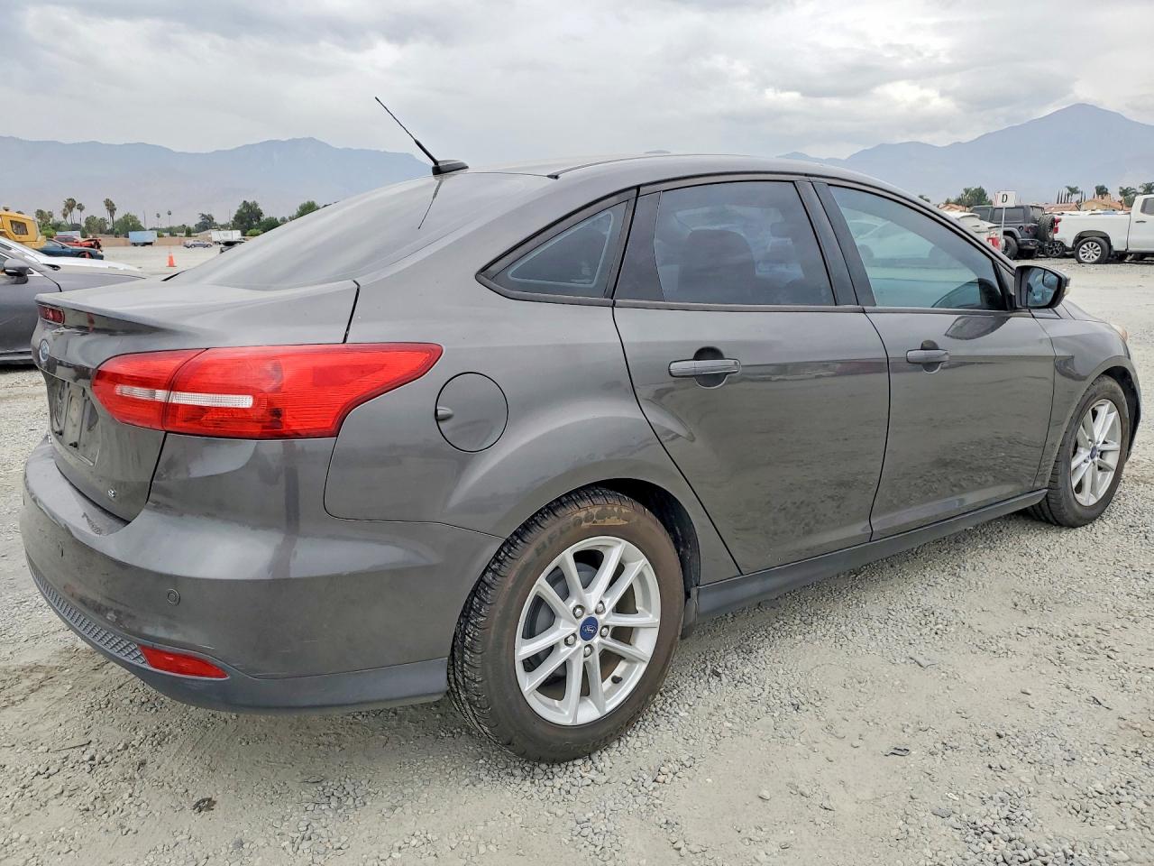 2015 Ford Focus Se Charcoal vin: 1FADP3F25FL261838
