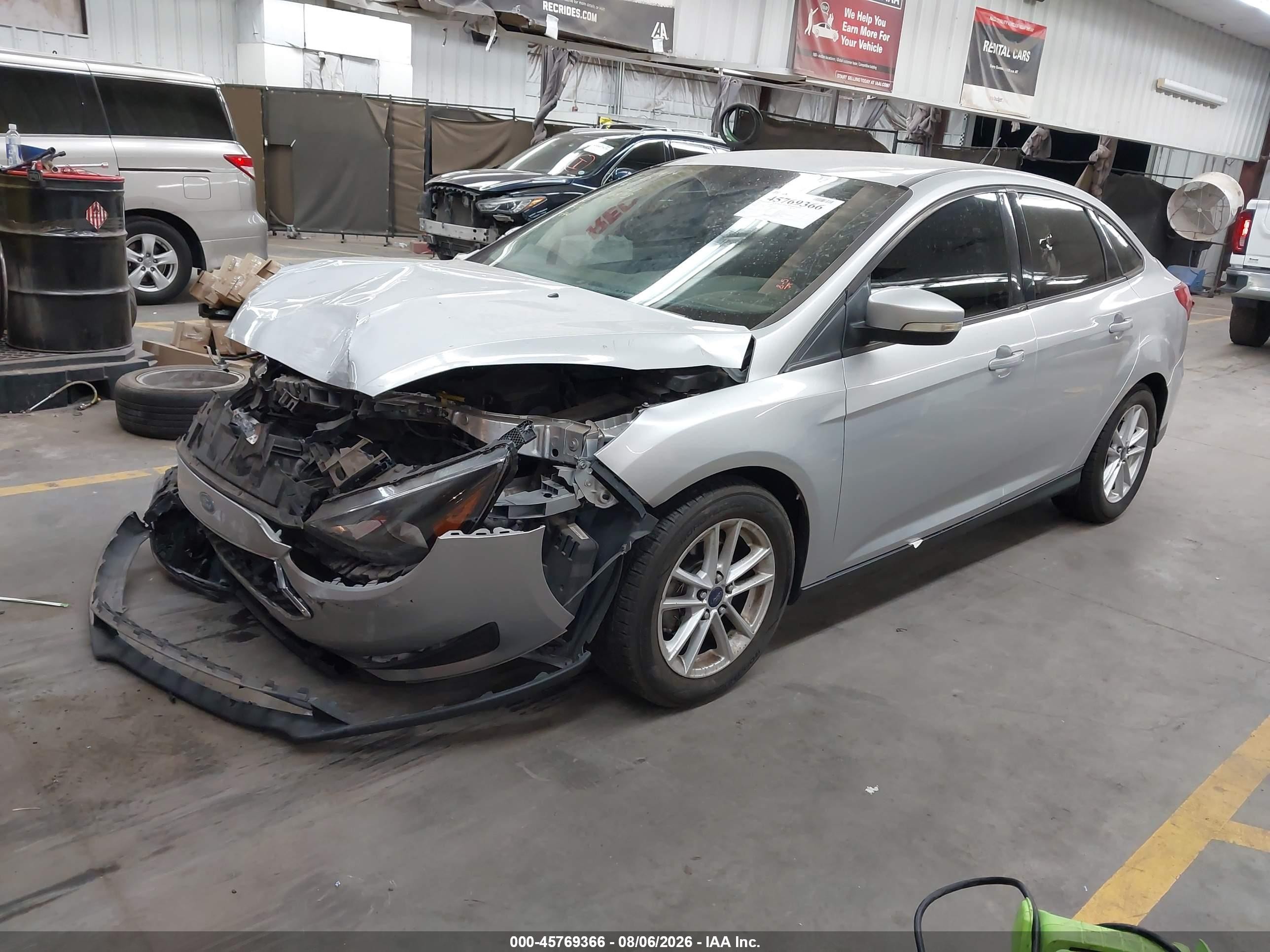 2015 Ford Focus Se Серебряный vin: 1FADP3F25FL269227