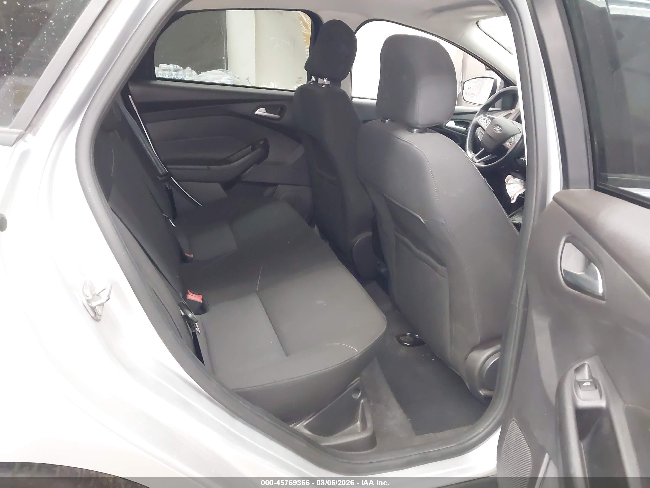 2015 Ford Focus Se Серебряный vin: 1FADP3F25FL269227