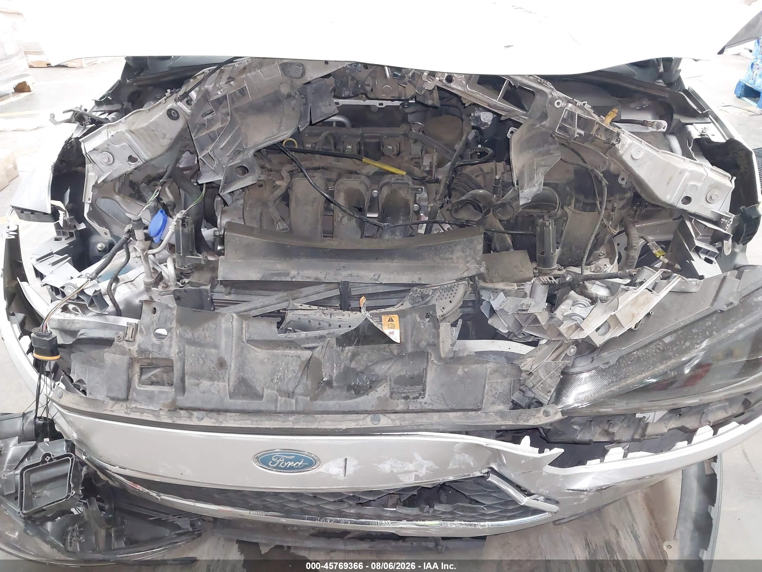 2015 Ford Focus Se Серебряный vin: 1FADP3F25FL269227
