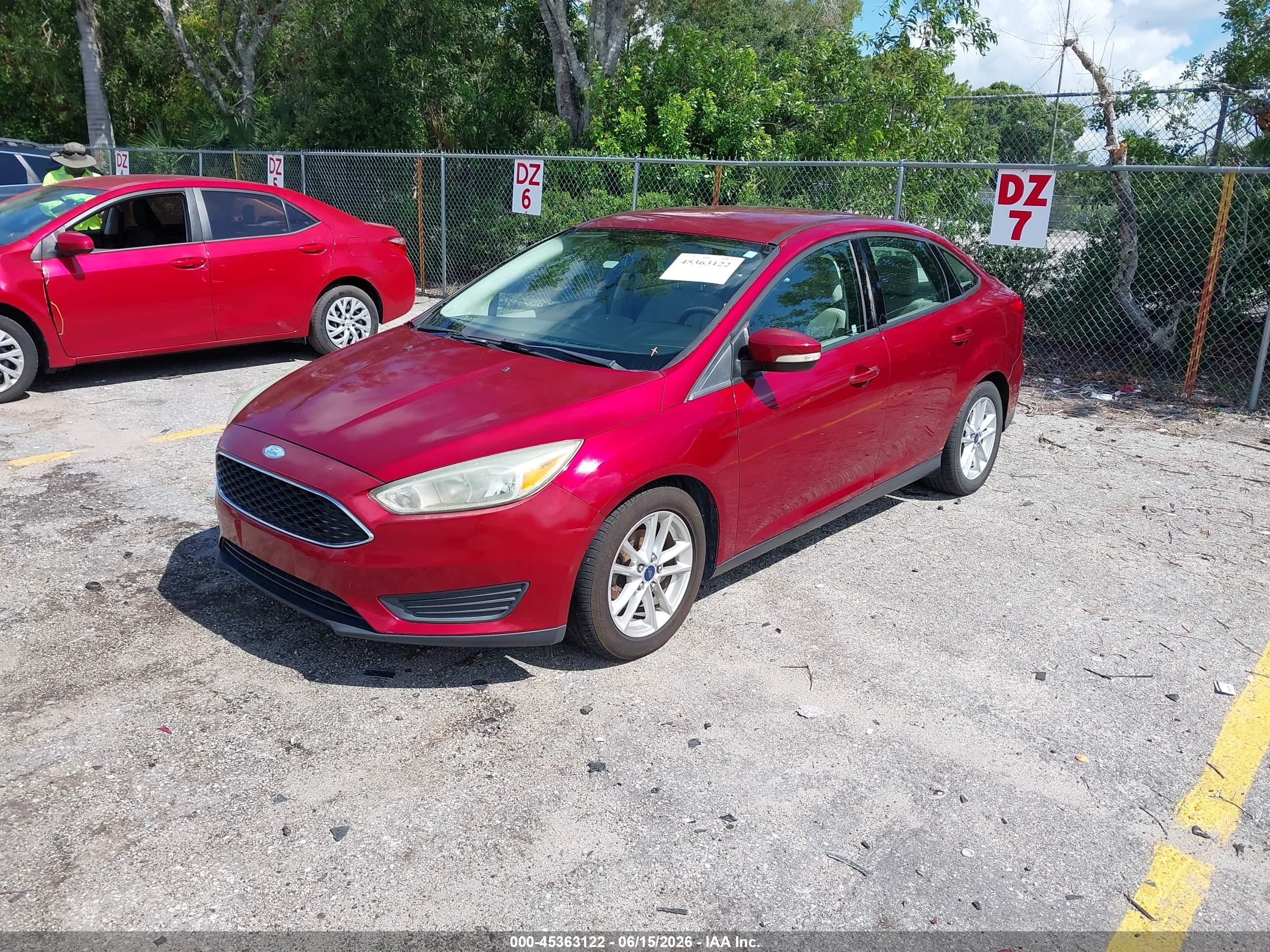 2015 Ford Focus Se Красный vin: 1FADP3F25FL311864