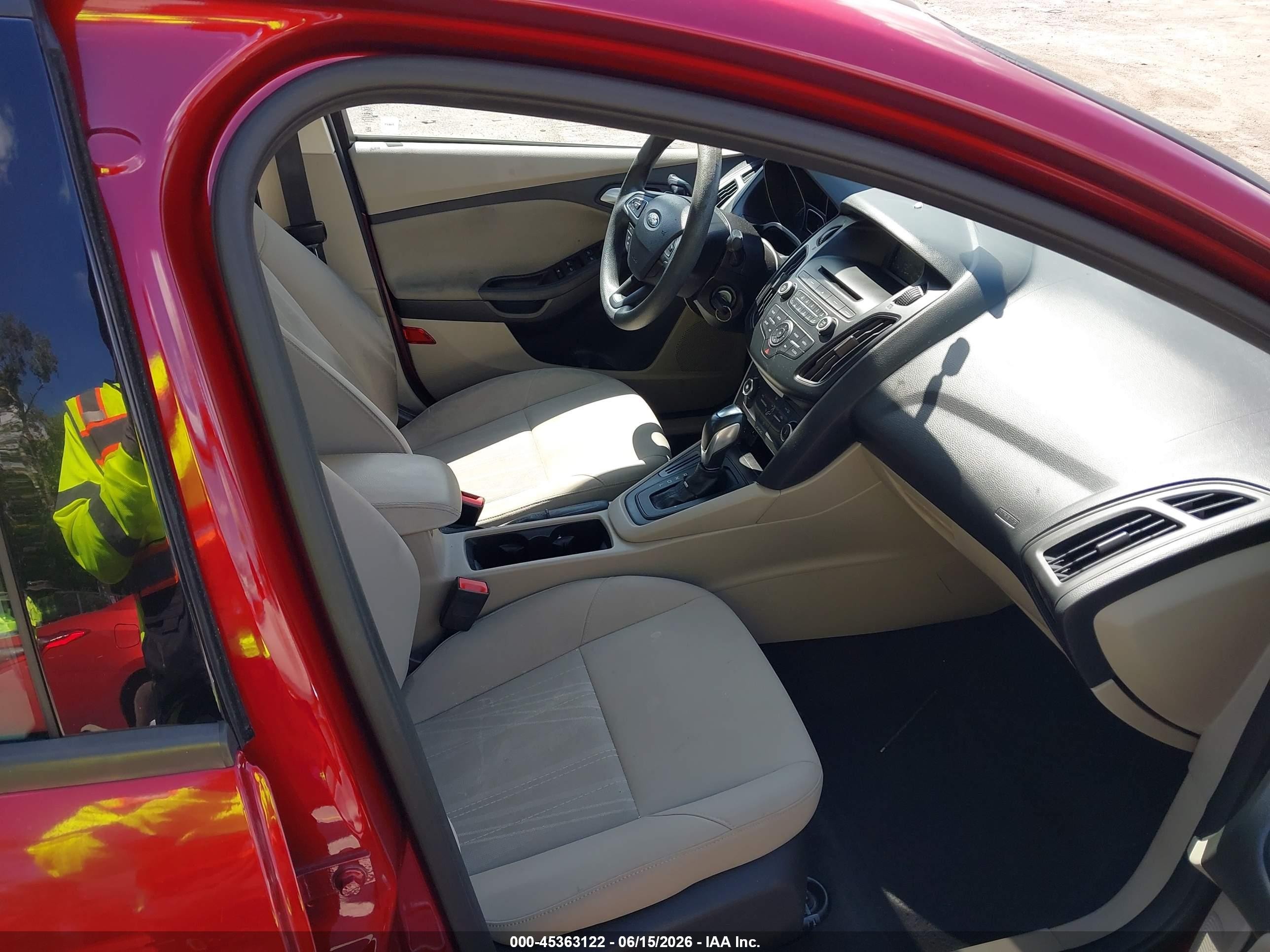 2015 Ford Focus Se Красный vin: 1FADP3F25FL311864