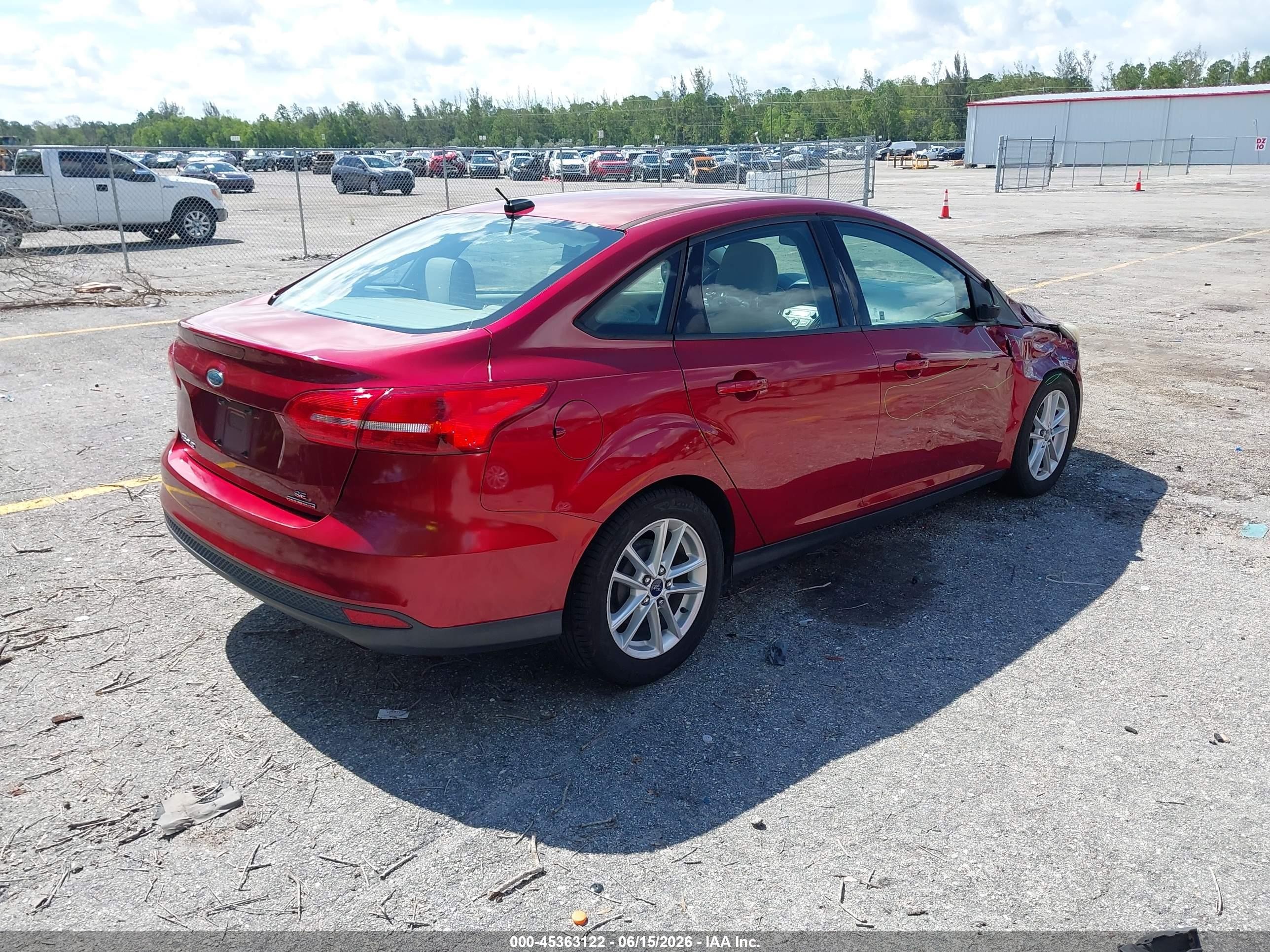2015 Ford Focus Se Красный vin: 1FADP3F25FL311864
