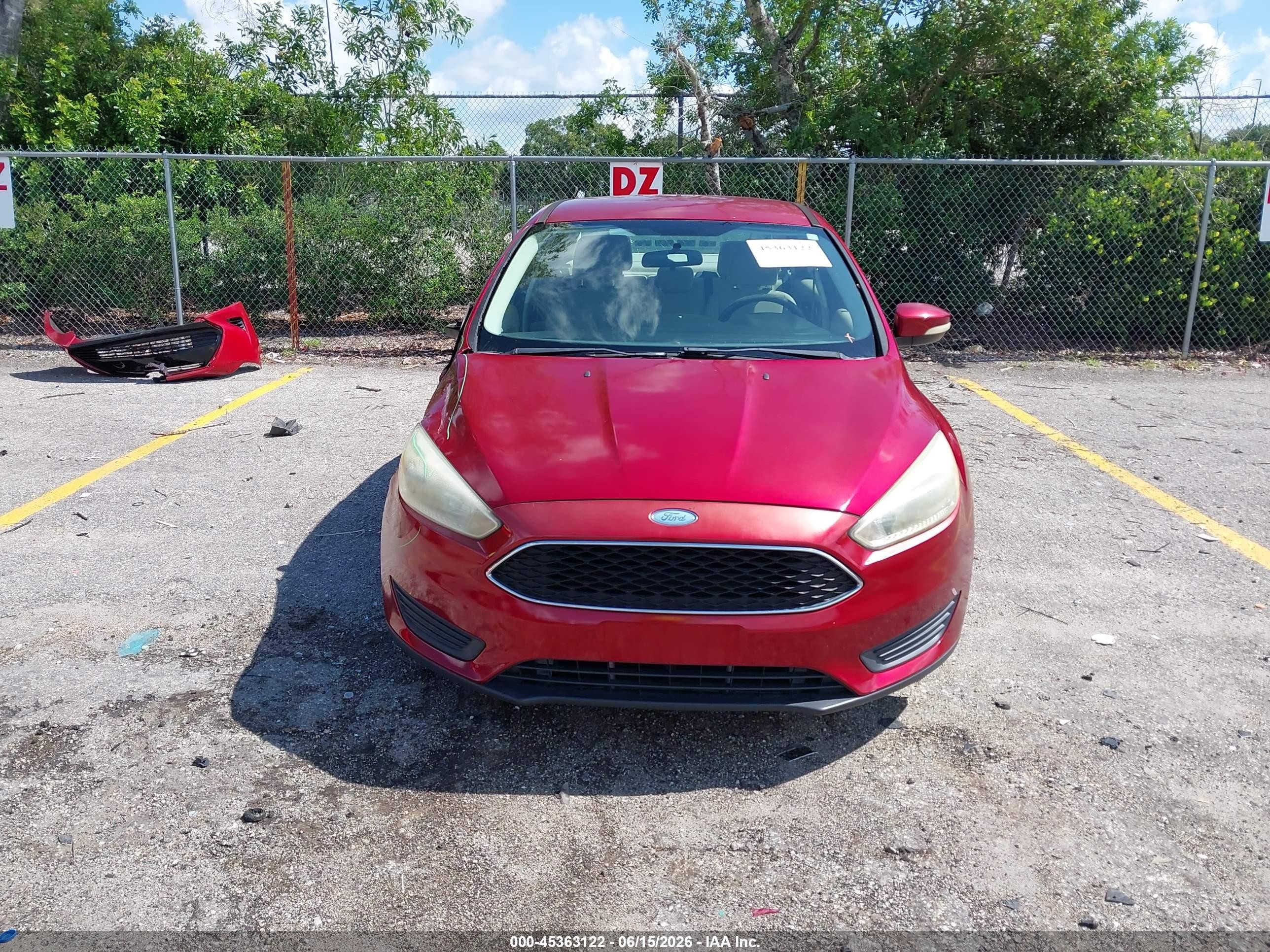 2015 Ford Focus Se Красный vin: 1FADP3F25FL311864