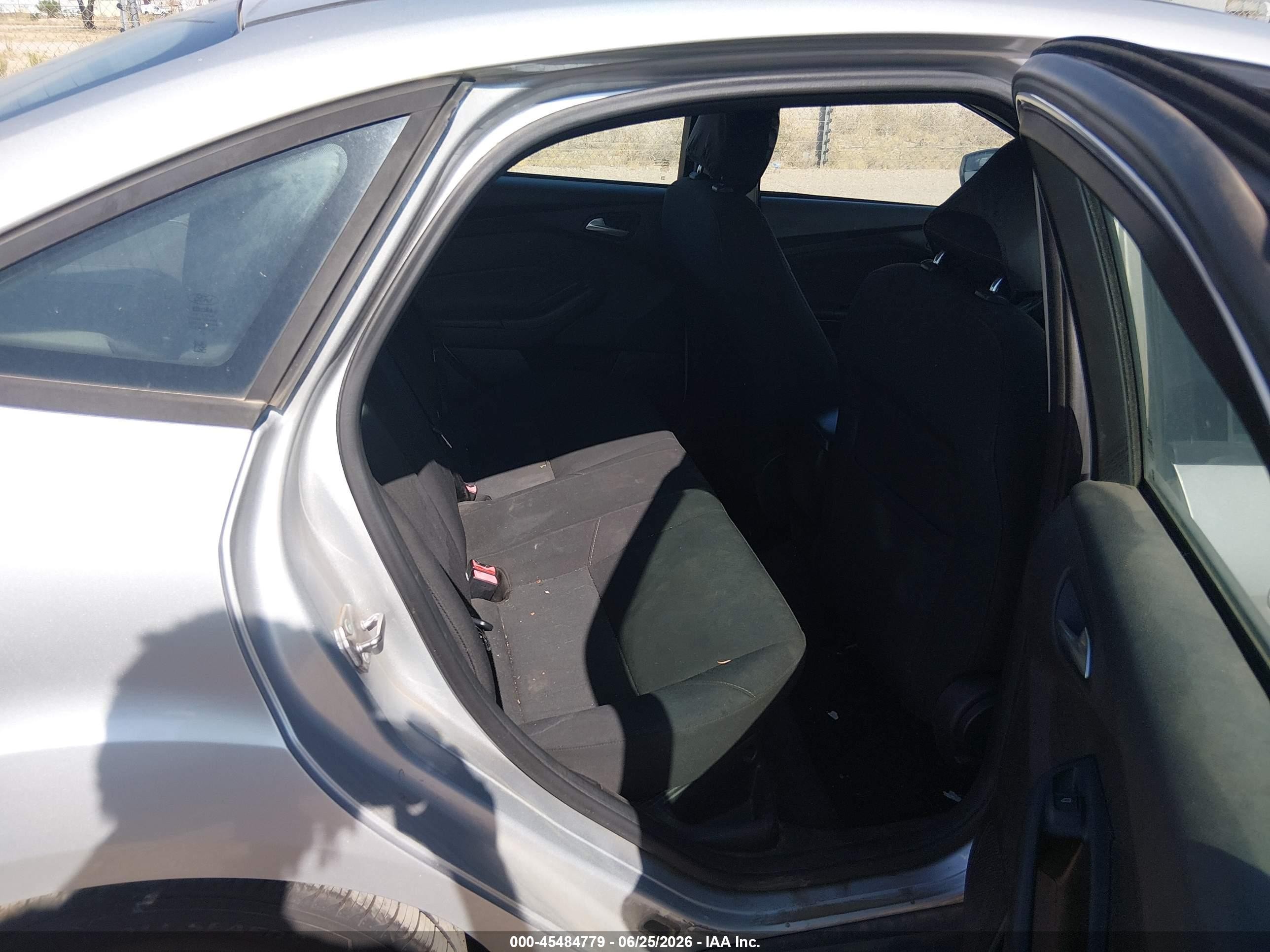 2015 Ford Focus Se Silver vin: 1FADP3F25FL316563