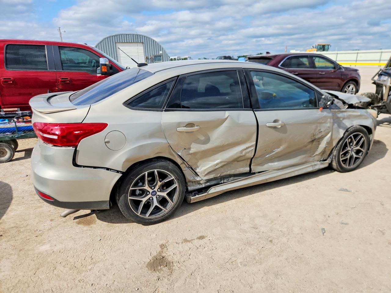 2015 Ford Focus Se Tan vin: 1FADP3F25FL323626
