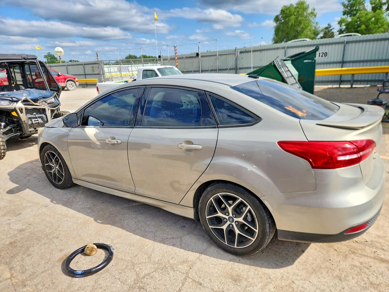 2015 Ford Focus Se Tan vin: 1FADP3F25FL323626