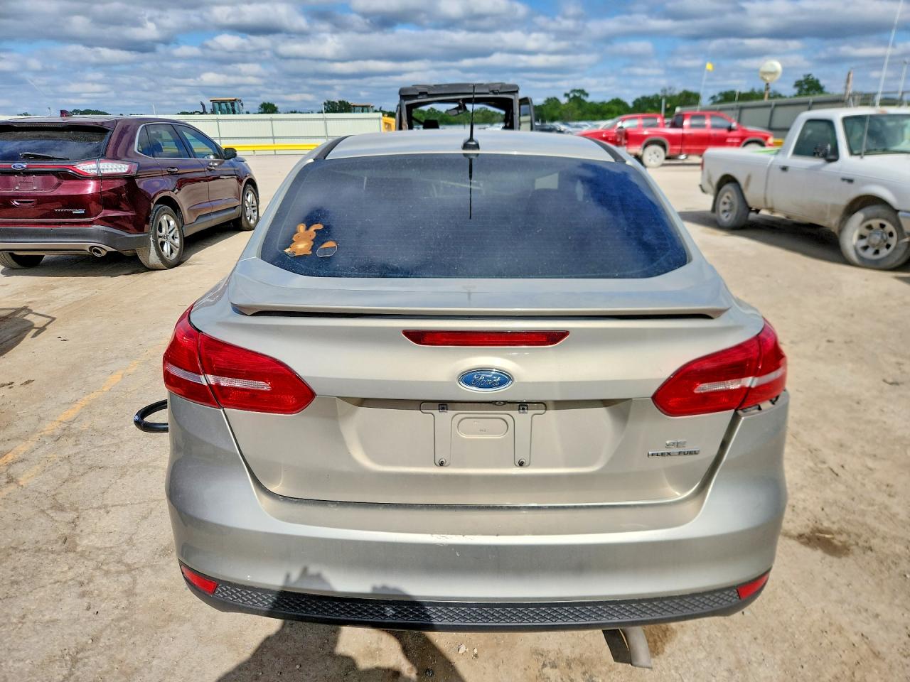 2015 Ford Focus Se Tan vin: 1FADP3F25FL323626