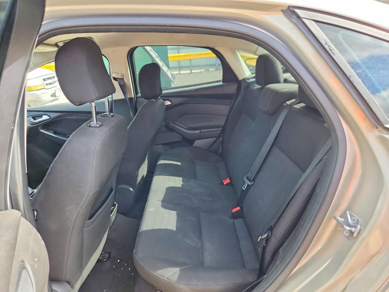 2015 Ford Focus Se Tan vin: 1FADP3F25FL323626