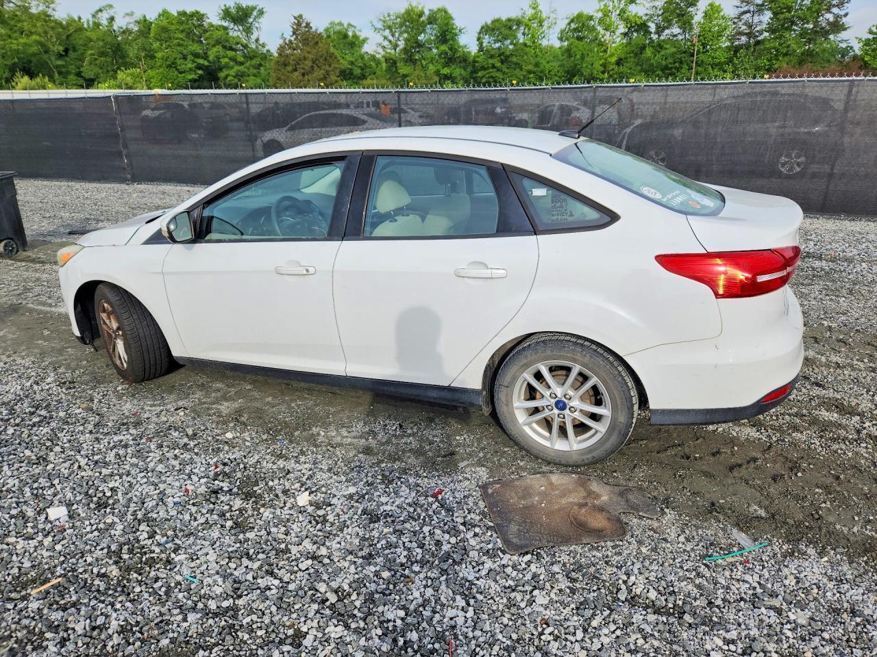 2015 Ford Focus Se White vin: 1FADP3F25FL343875