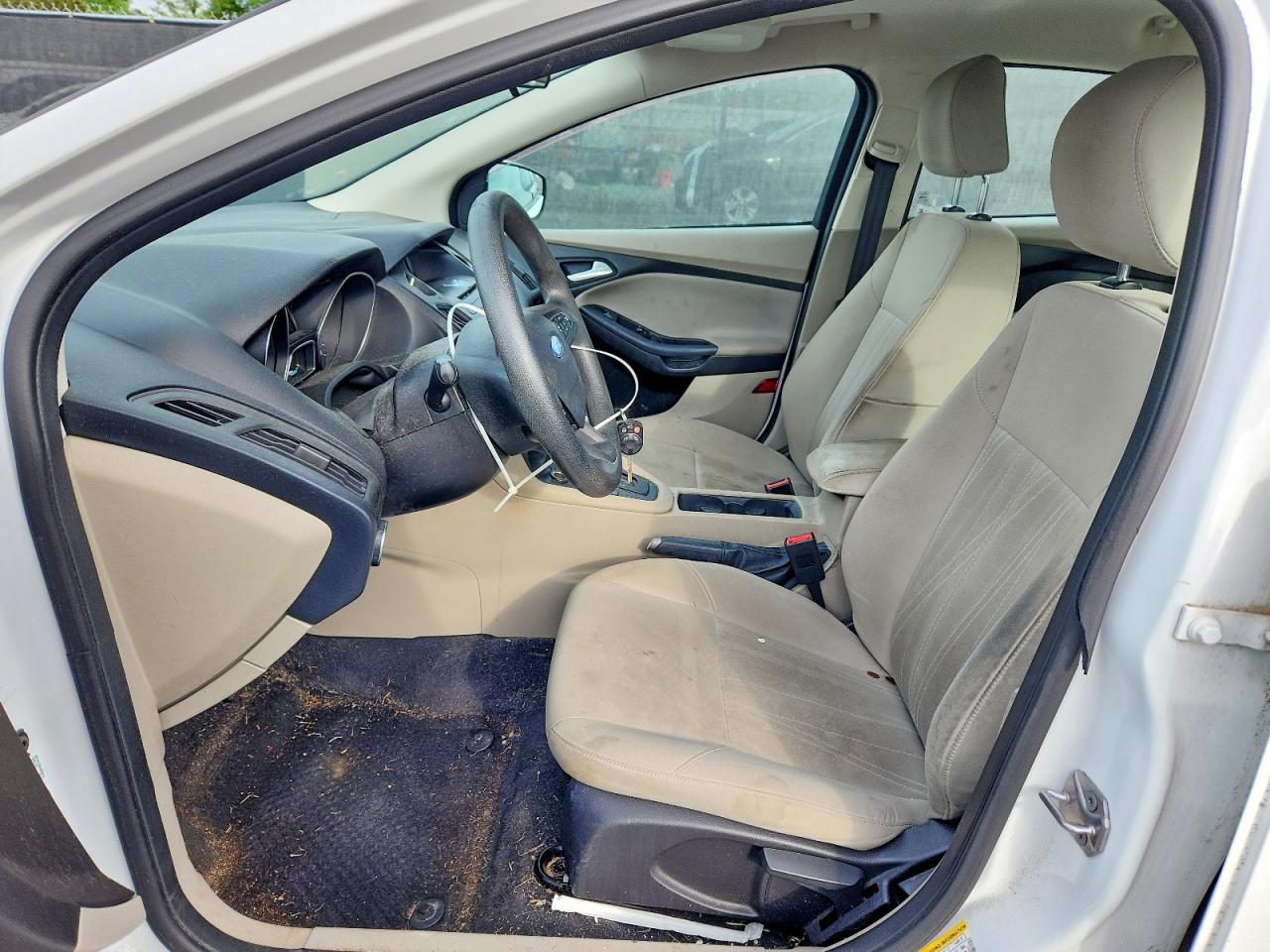 2015 Ford Focus Se White vin: 1FADP3F25FL343875
