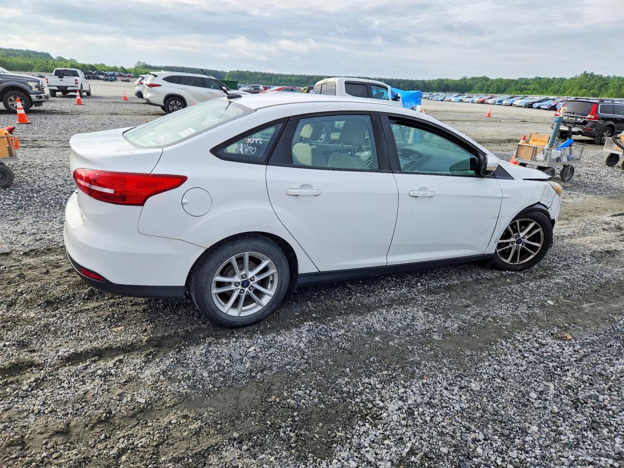 2015 Ford Focus Se White vin: 1FADP3F25FL343875
